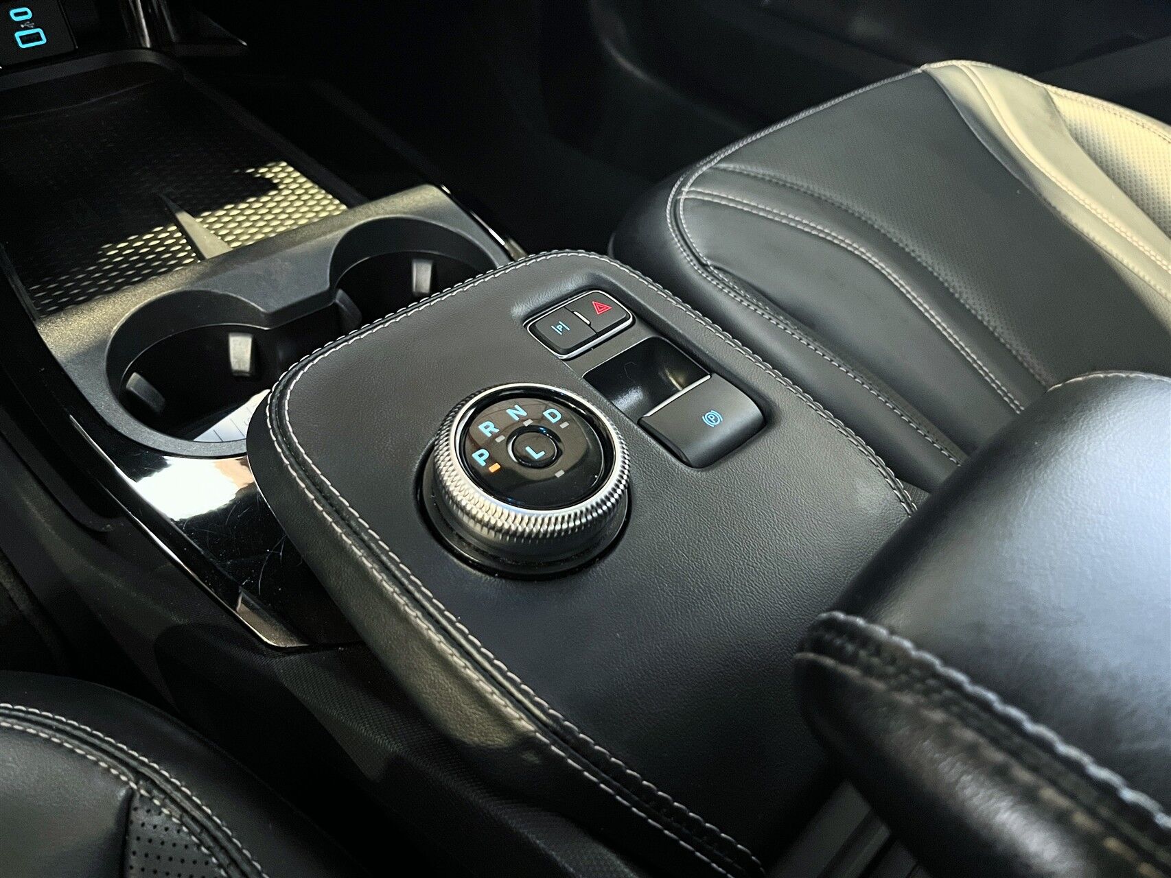 Billede af Ford Mustang Mach-E EL SR Premium 269HK 5d Aut. 