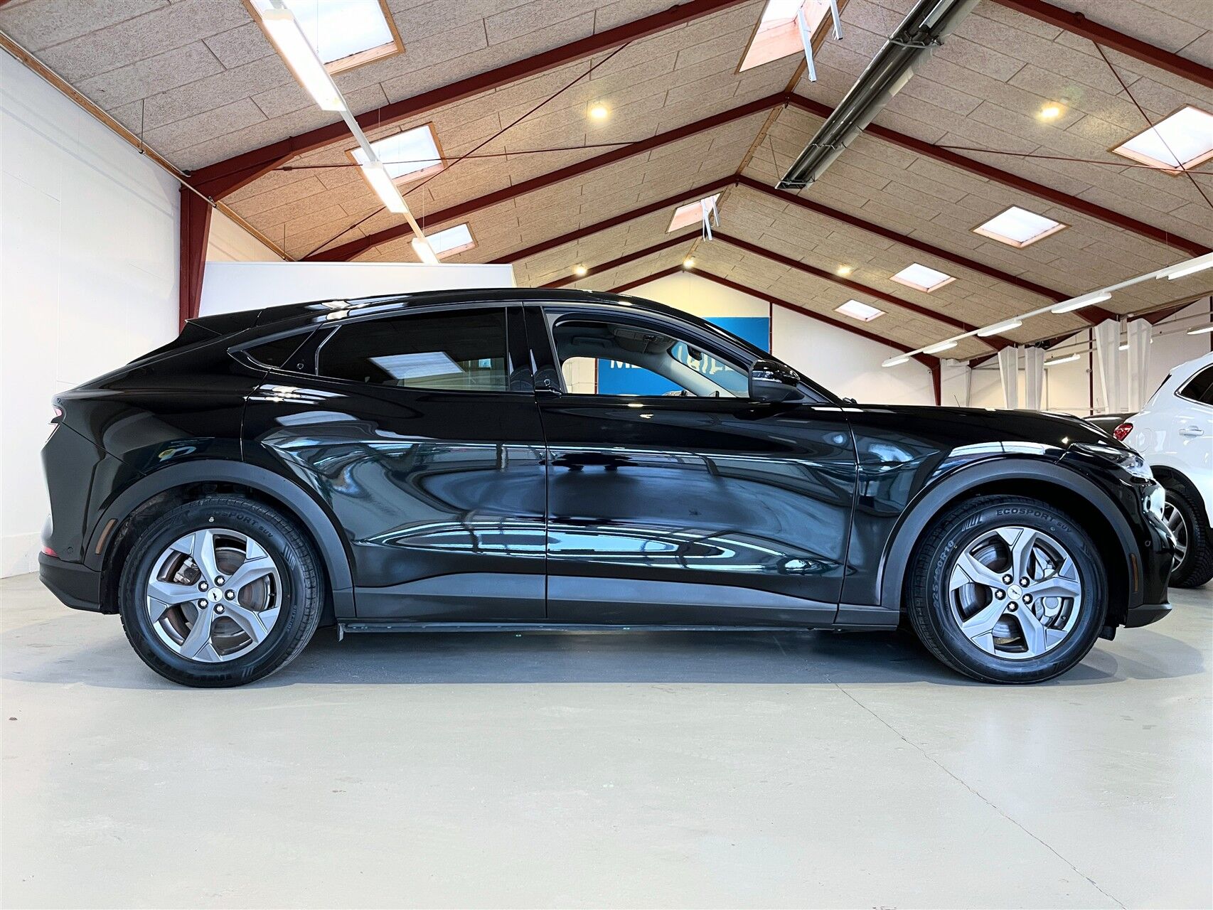 Billede af Ford Mustang Mach-E EL SR Premium 269HK 5d Aut. 