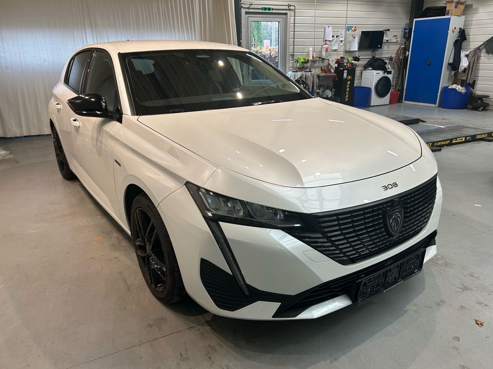 Billede af Peugeot 308 1,6 Plugin-hybrid First Selection Plus EAT8 180HK 5d 8g Aut.