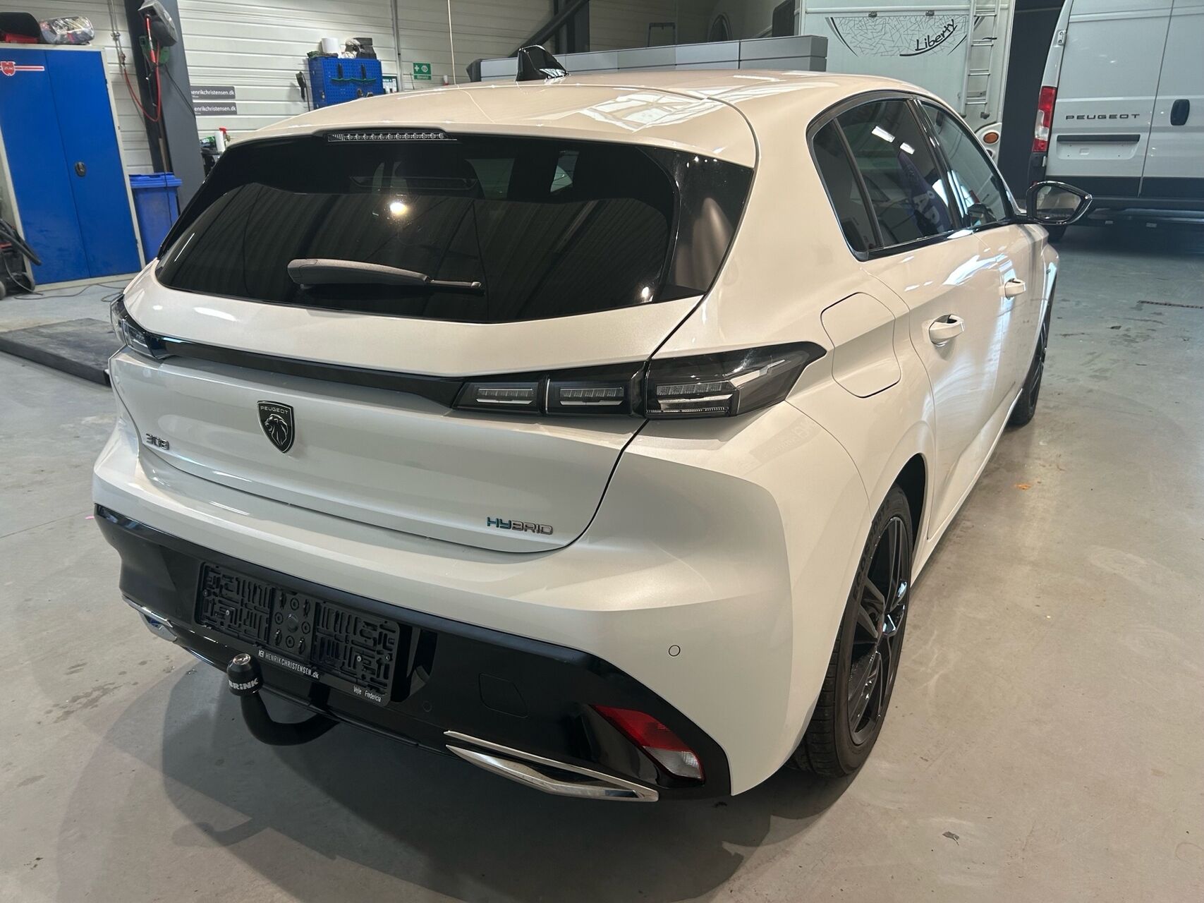 Billede af Peugeot 308 1,6 Plugin-hybrid First Selection Plus EAT8 180HK 5d 8g Aut.