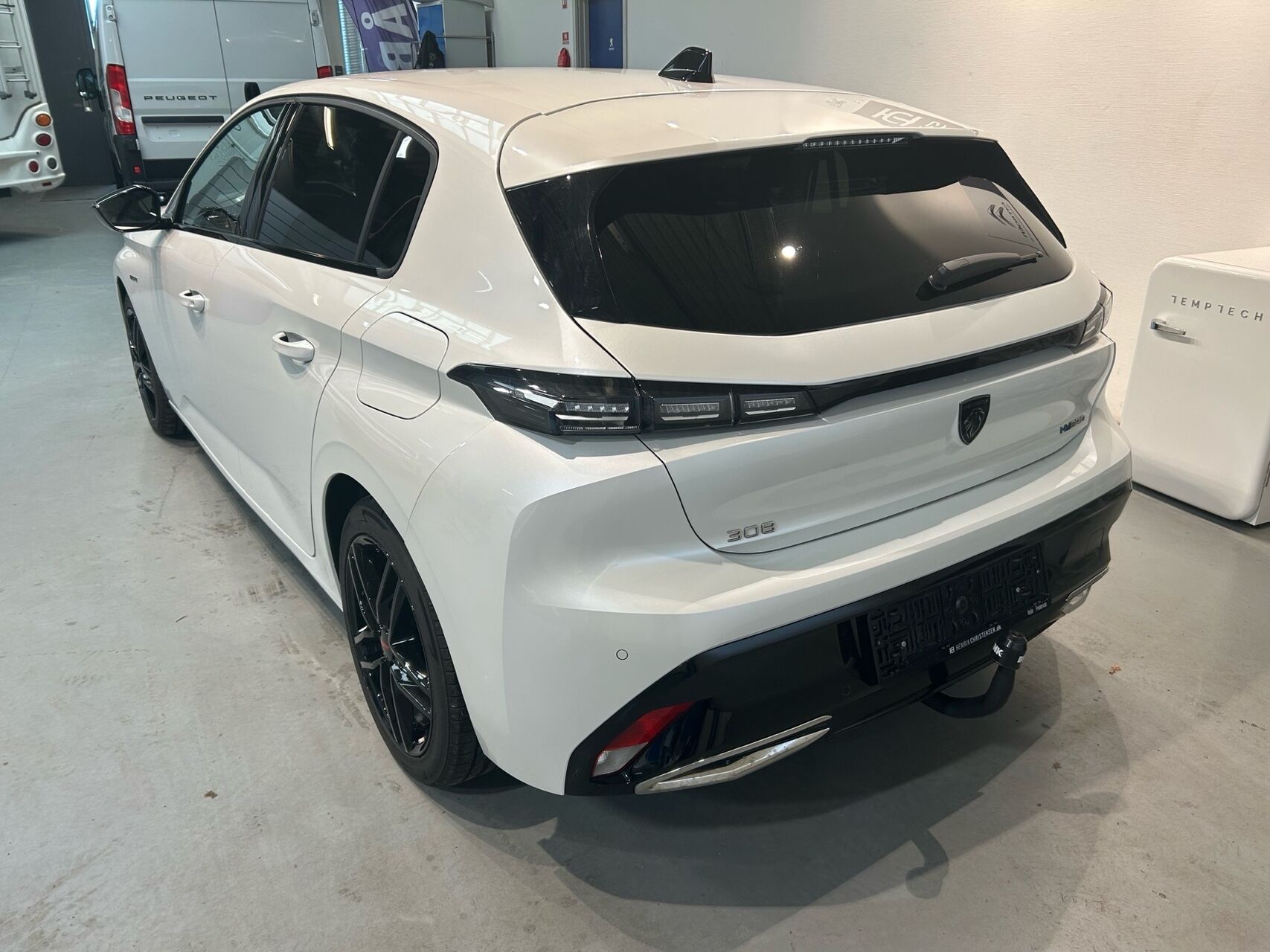 Billede af Peugeot 308 1,6 Plugin-hybrid First Selection Plus EAT8 180HK 5d 8g Aut.