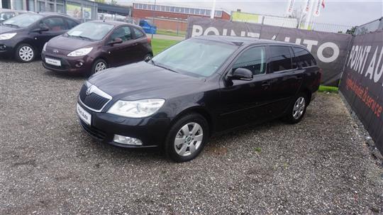 Skoda Octavia Combi 2,0 Commonrail DPF Elegance DSG 140HK Stc 6g Aut.