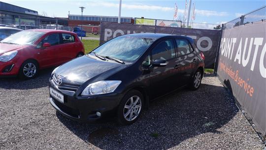 Toyota Auris 2,0 D-4D DPF T2 124HK 5d