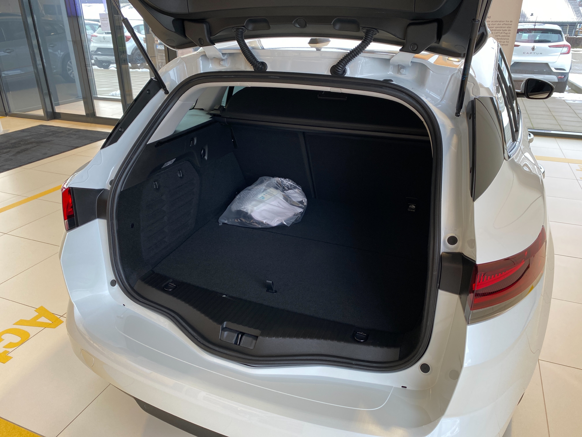 Billede af Renault Mégane Sport Tourer 1,6 E-TECH  Plugin-hybrid Zen 160HK Stc Trinl. Gear