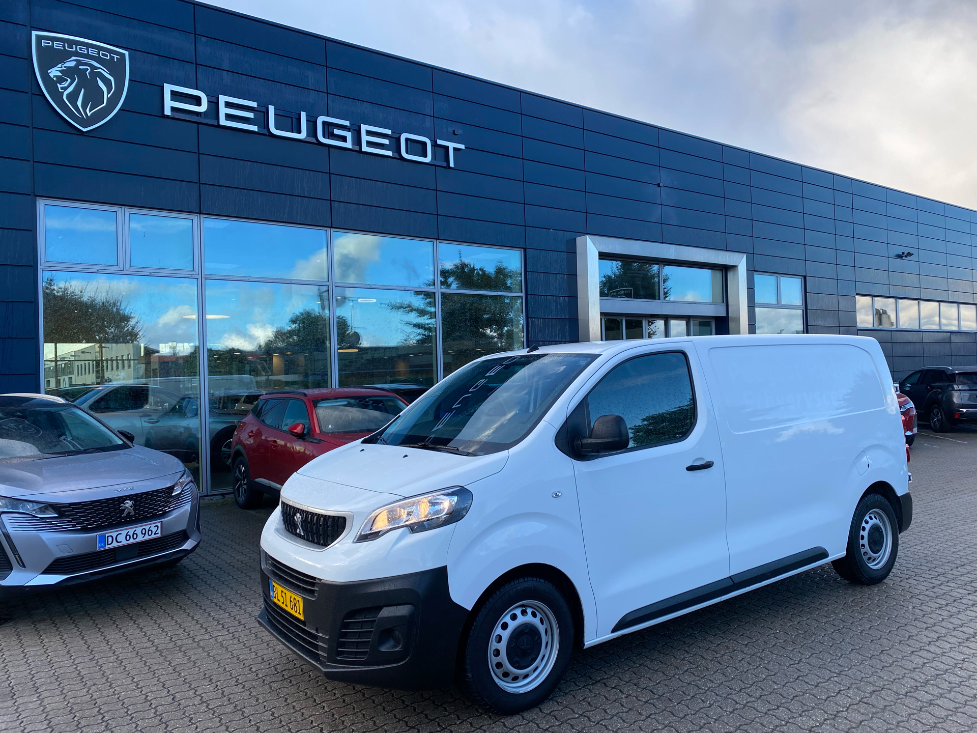 Billede af Peugeot Expert L2 Plus 2,0 BlueHDi EAT6 180HK Van 6g Aut.