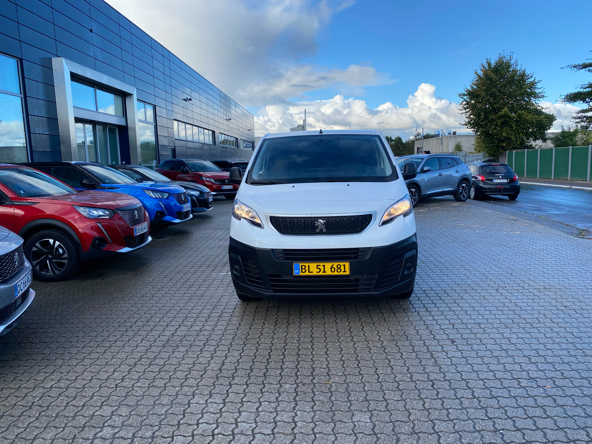 Billede af Peugeot Expert L2 Plus 2,0 BlueHDi EAT6 180HK Van 6g Aut.