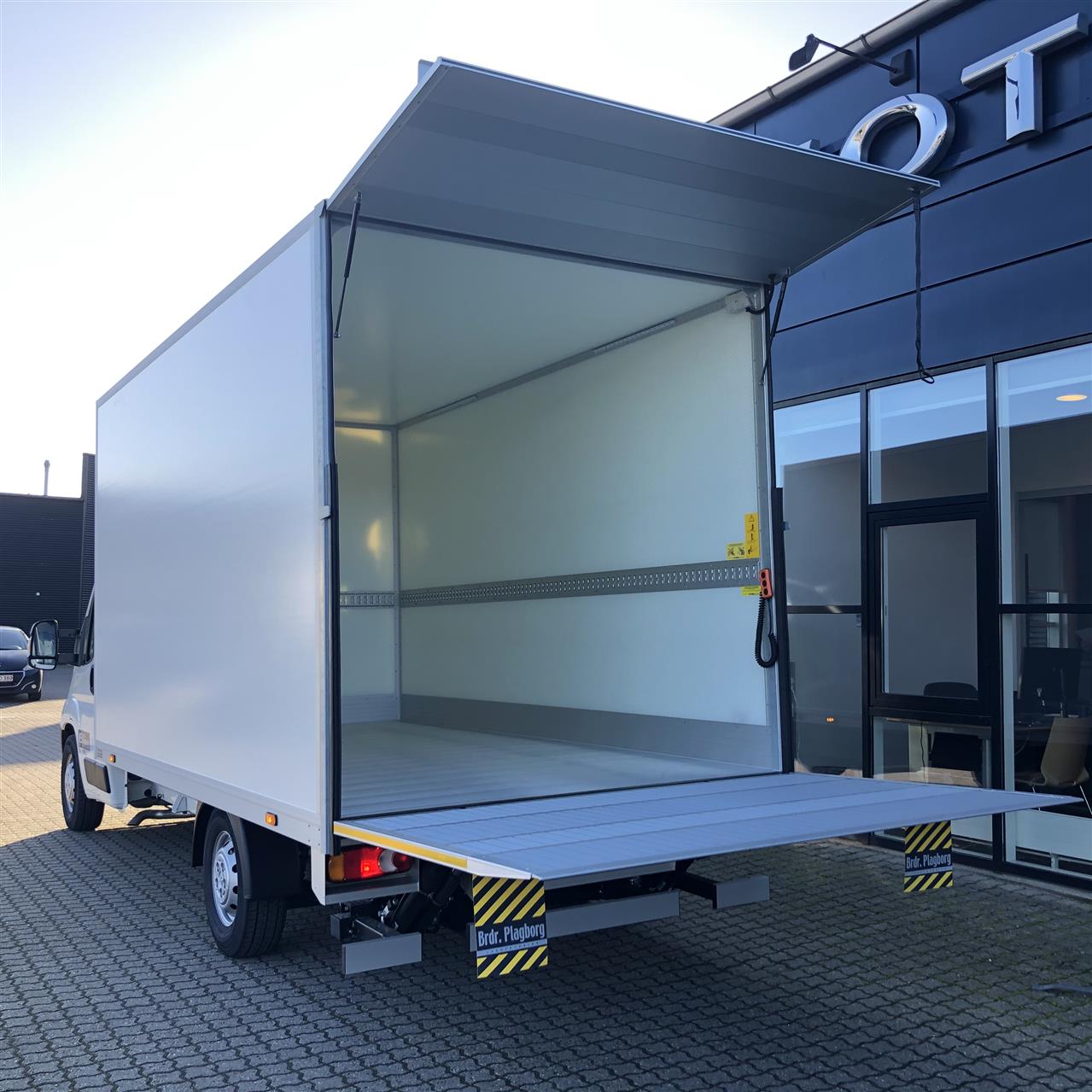 Billede af Peugeot Boxer 435 L3 2,2 BlueHDi Plus 165HK Ladv./Chas. 6g