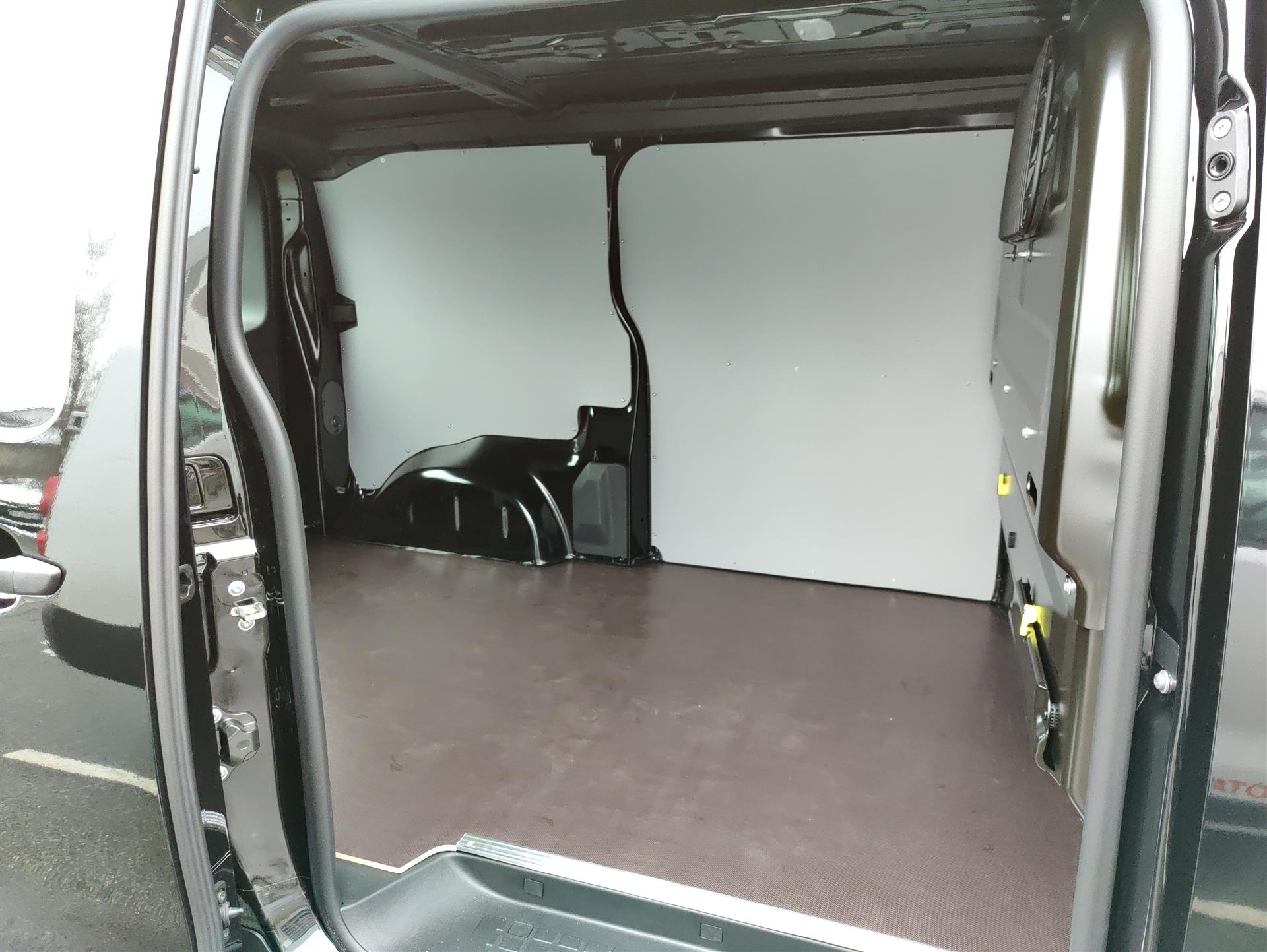 Billede af Toyota Proace Electric Medium EL Base++ m/Bagklap 136HK Van Aut.