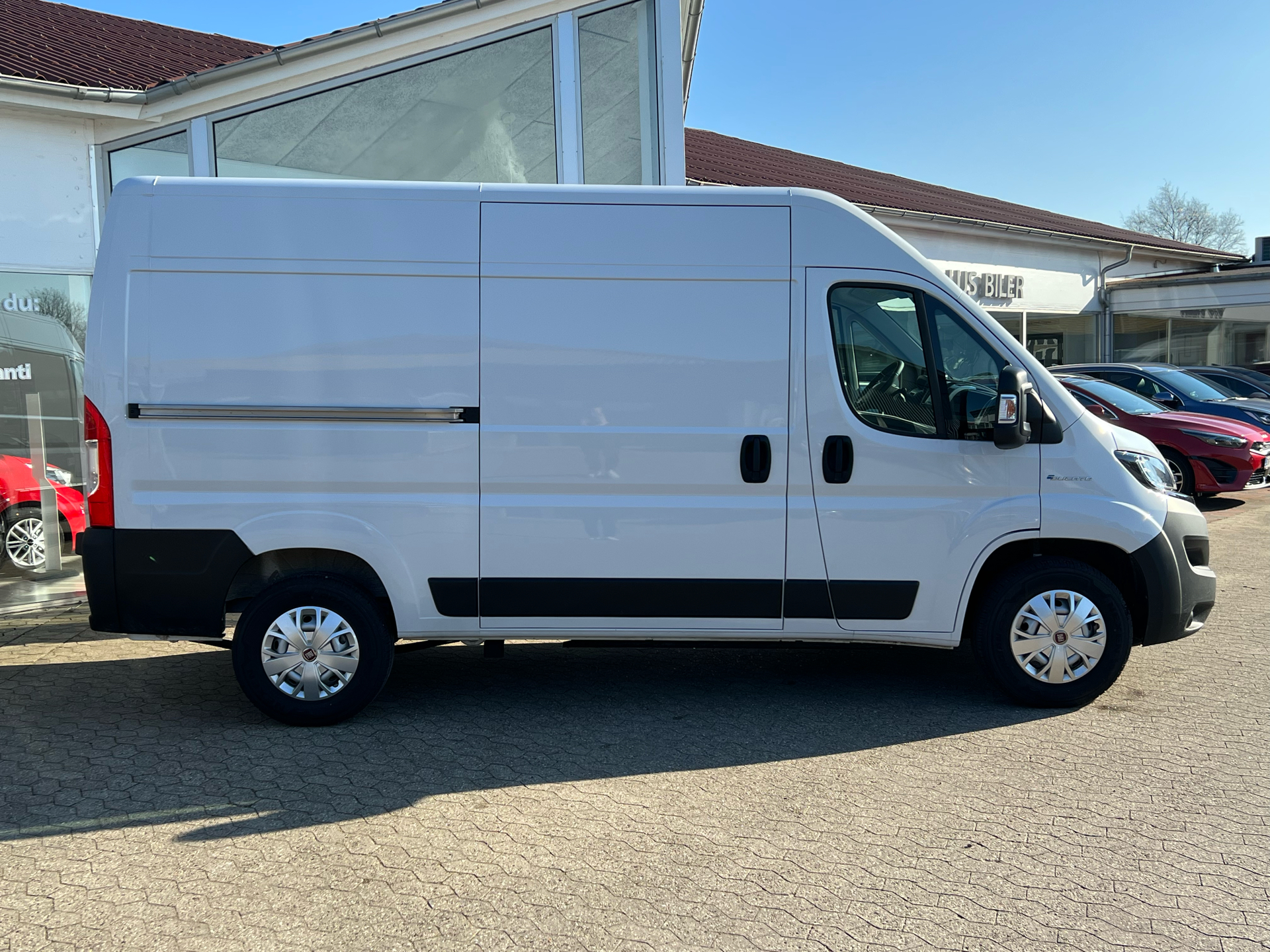 Billede af Fiat E-Ducato 35 Maxi L2H2 47Kwt 122HK Van Trinl. Gear 