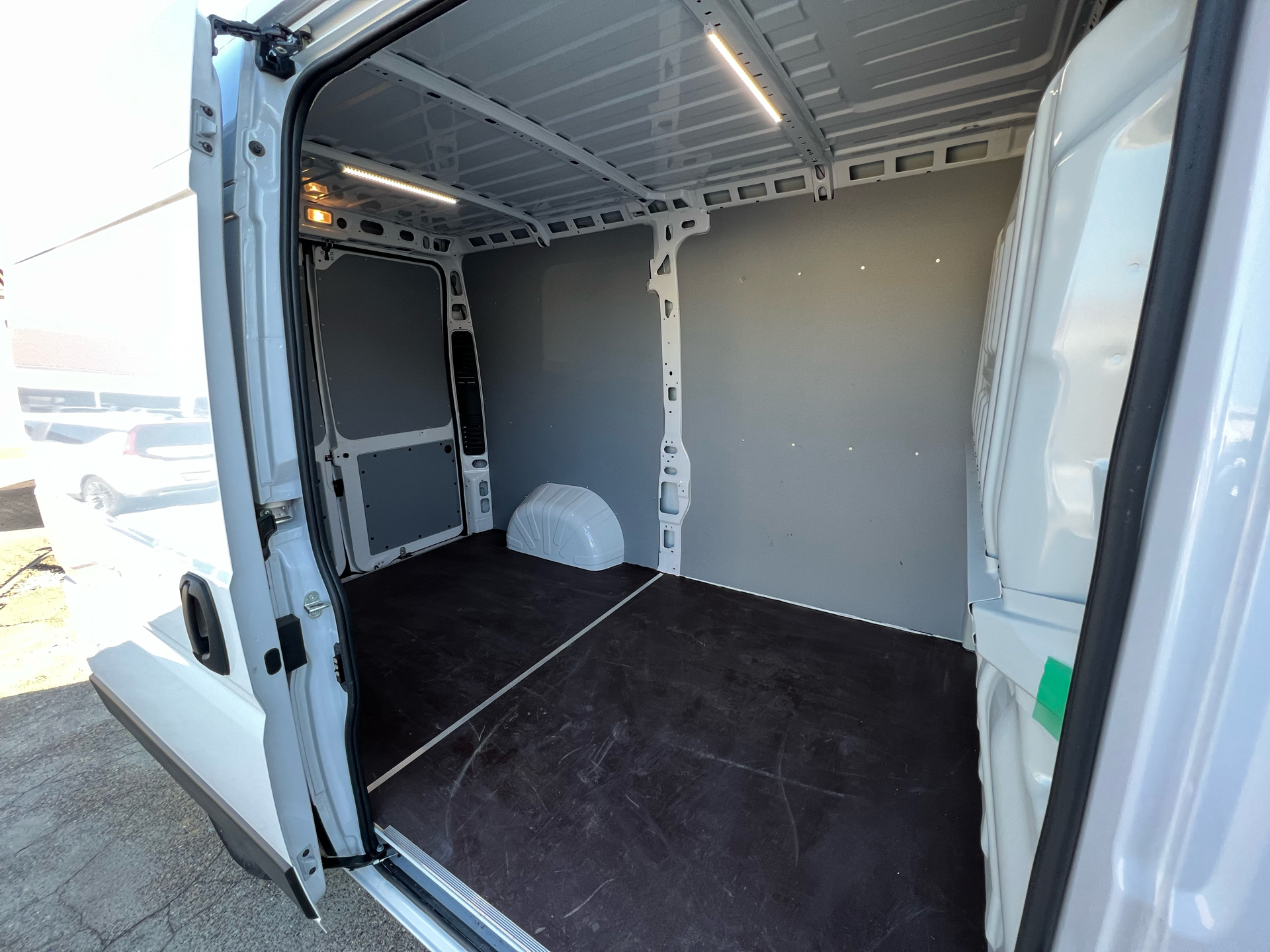 Billede af Fiat E-Ducato 35 Maxi L2H2 47Kwt 122HK Van Trinl. Gear 