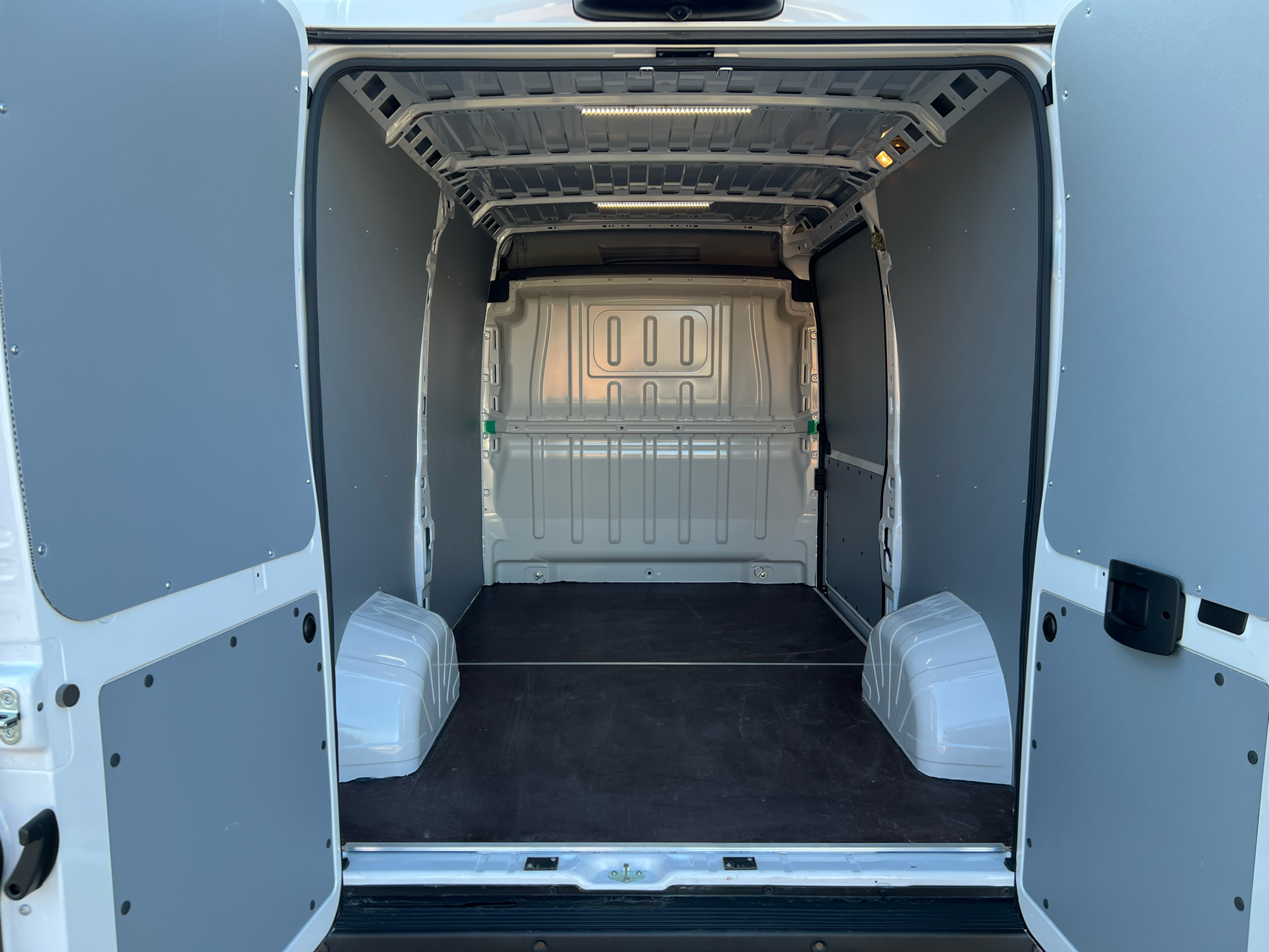 Billede af Fiat E-Ducato 35 Maxi L2H2 47Kwt 122HK Van Trinl. Gear 