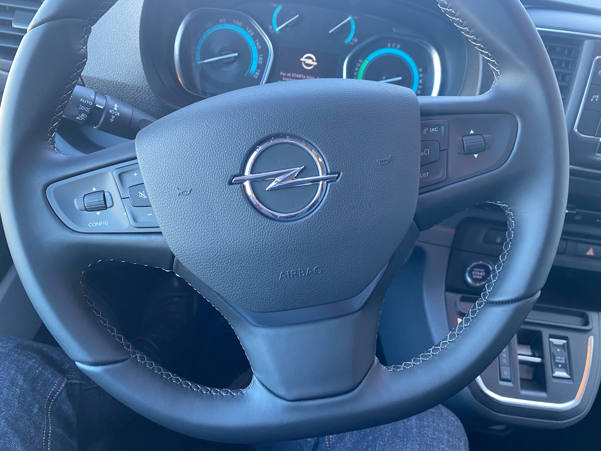 Billede af Opel Vivaro-e L3V1 EL Enjoy 136HK Van Trinl. Gear