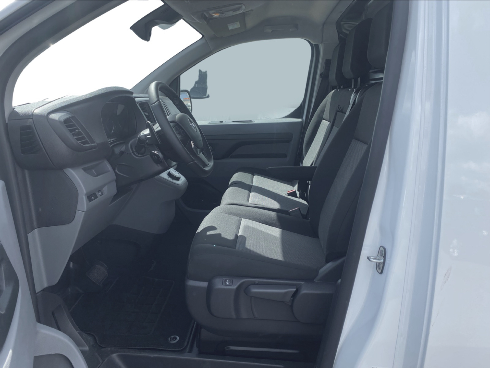 Billede af Opel Vivaro L3V2 2,0 BlueHDi Enjoy AT8 145HK Van 8g Aut.