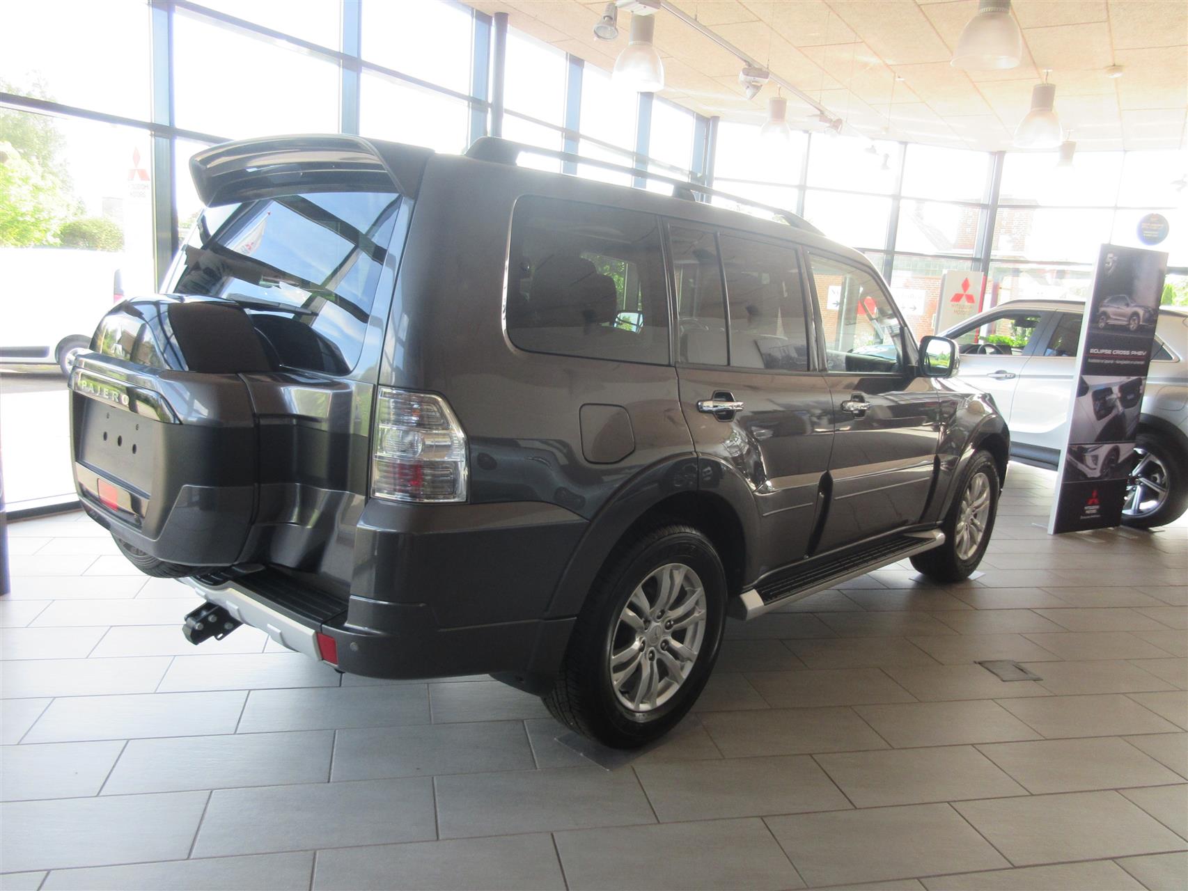 Billede af Mitsubishi Pajero 3,2 DI-D Instyle 4WD 190HK 5d Aut.