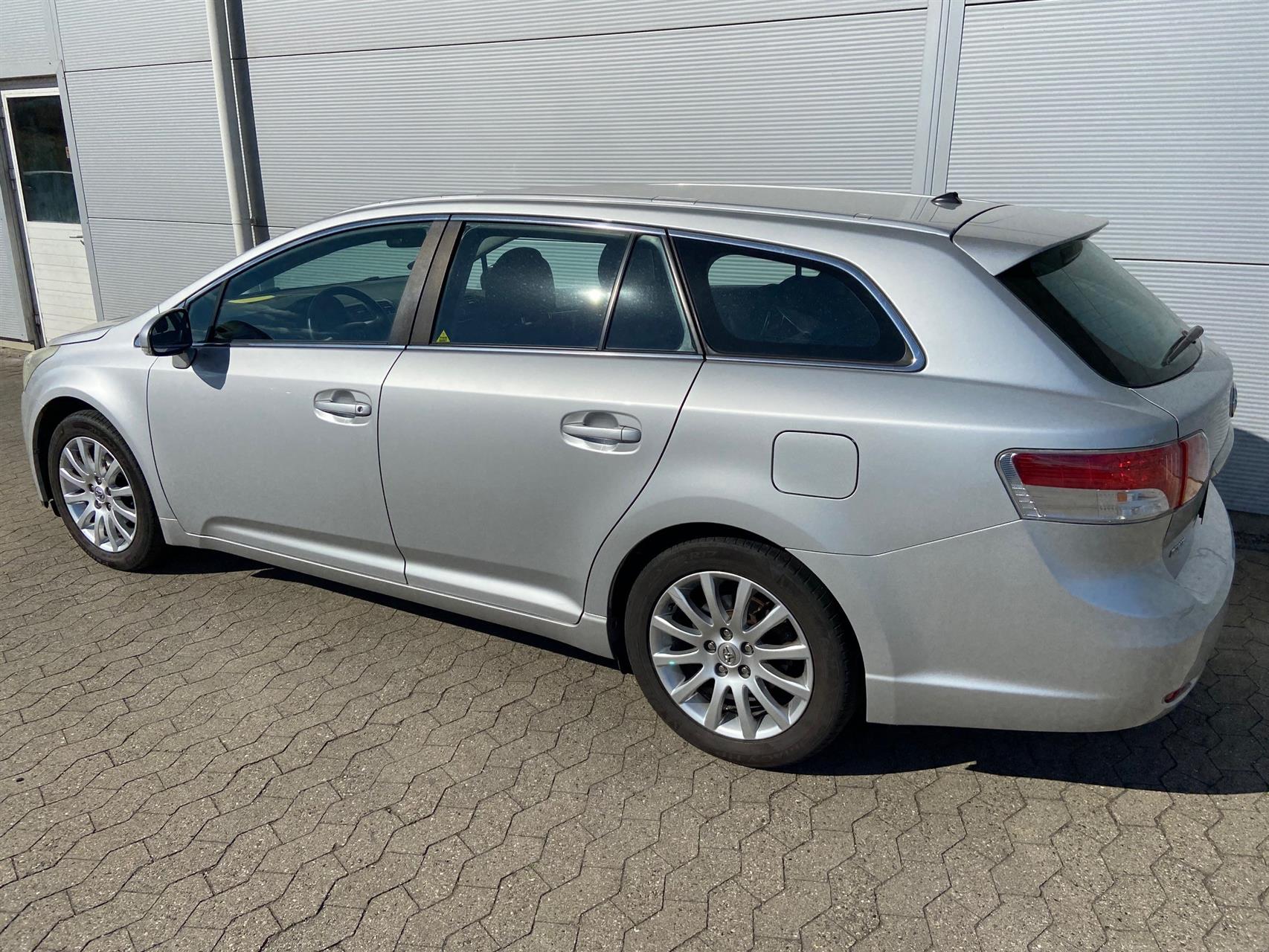 Billede af Toyota Avensis 1,6 VVT-I T1 132HK Stc 6g