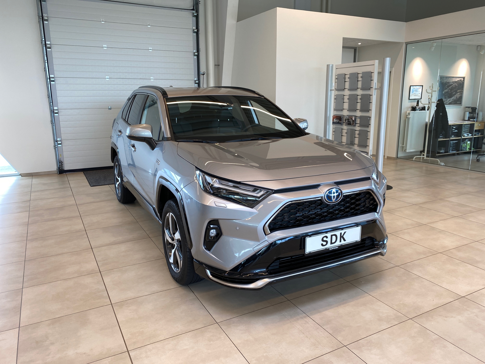 Billede af Toyota RAV4 Plug-in 2,5 Plugin-hybrid Active Comfort AWD 306HK 5d 6g Aut.