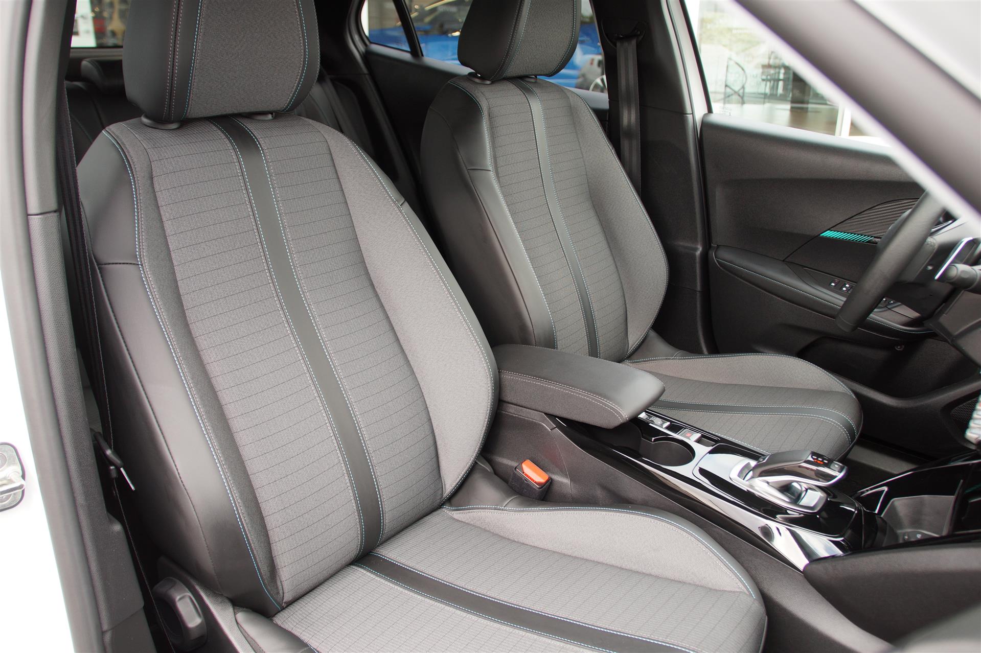 Billede af Peugeot 2008 1,2 PureTech Sportium EAT8 130HK 5d 8g Aut.