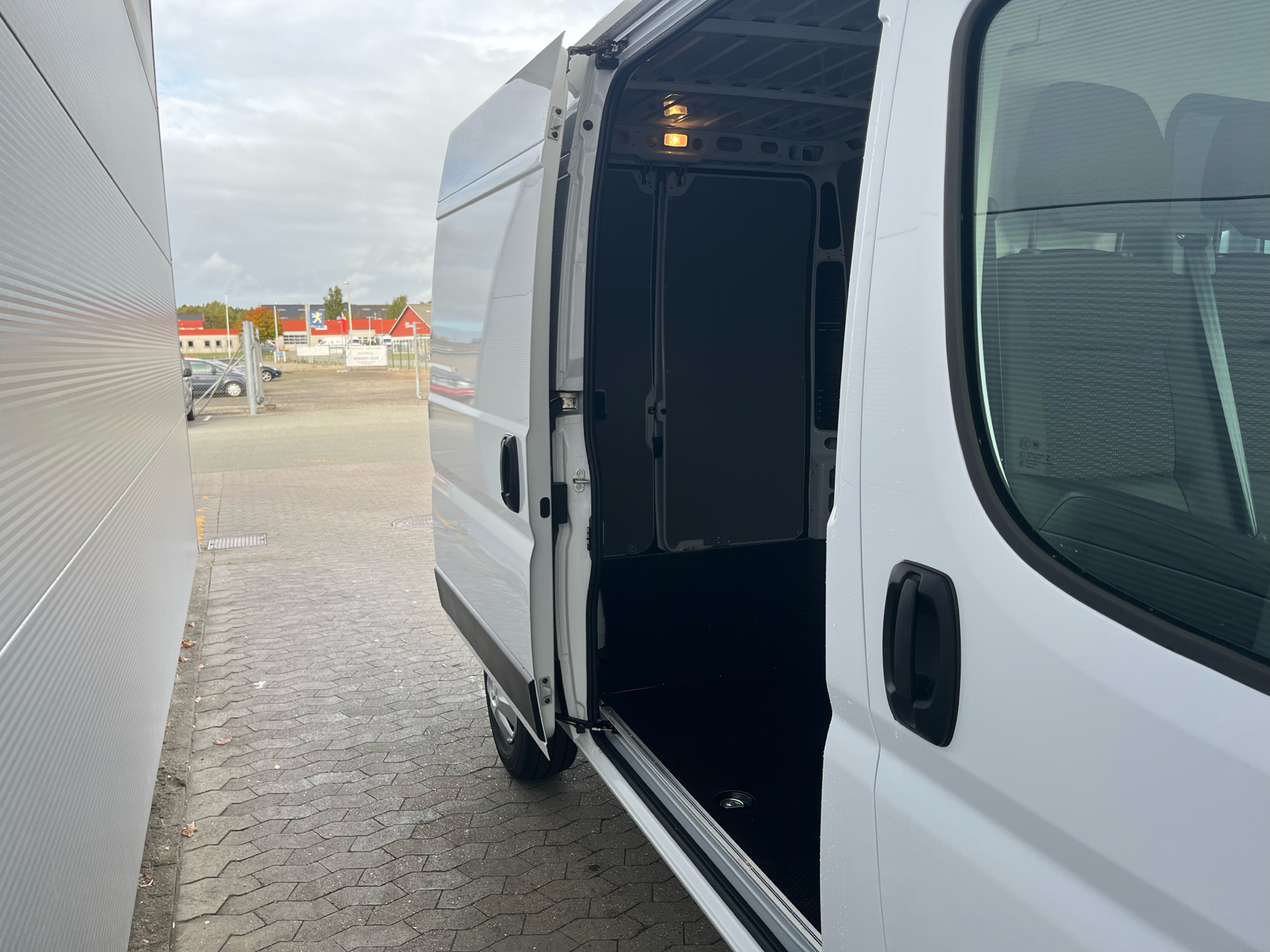 Billede af Opel Movano L2H2 2,2 BlueHDi Enjoy 140HK Van 6g