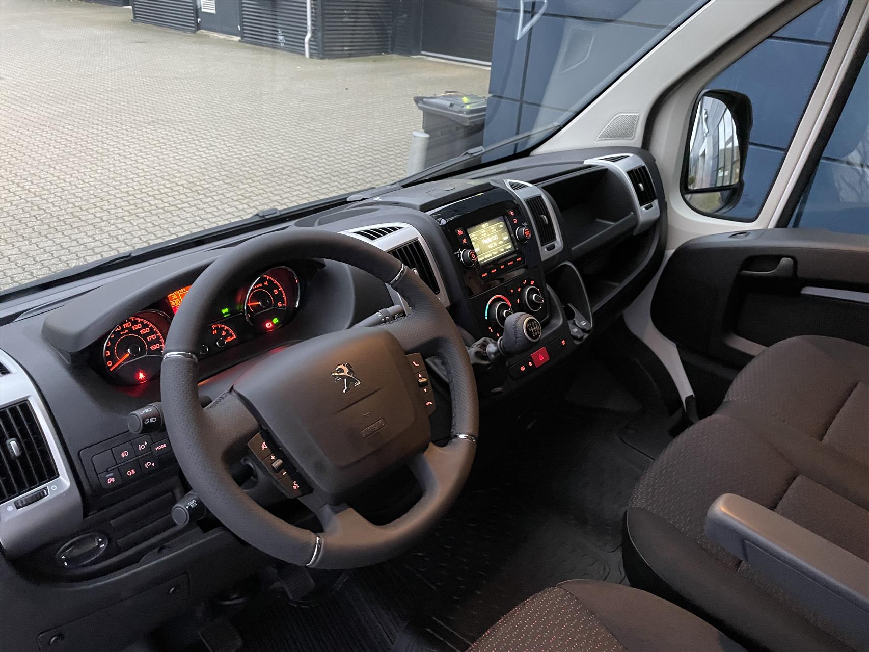 Billede af Peugeot Boxer 333 L2H2 2,2 BlueHDi Premium 140HK Van 6g