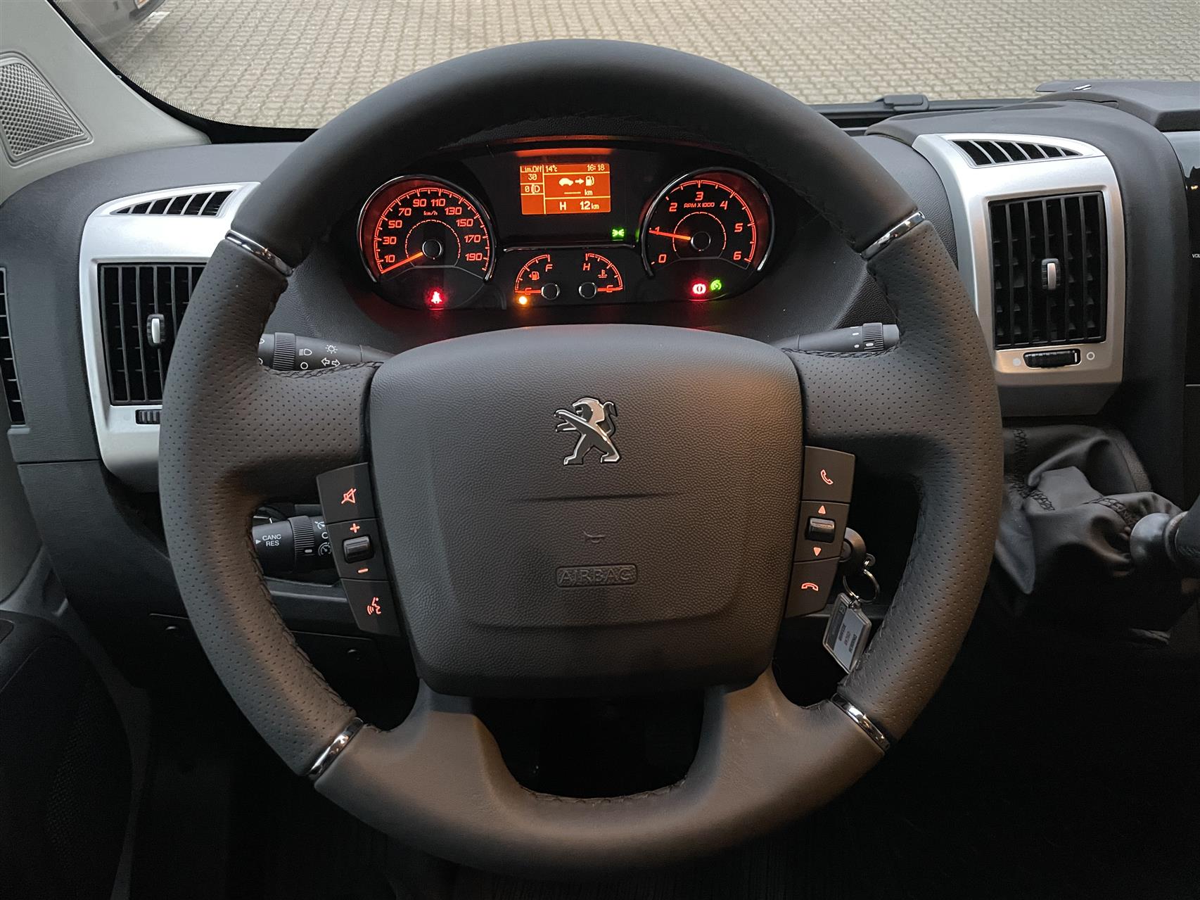 Billede af Peugeot Boxer 333 L2H2 2,2 BlueHDi Premium 140HK Van 6g