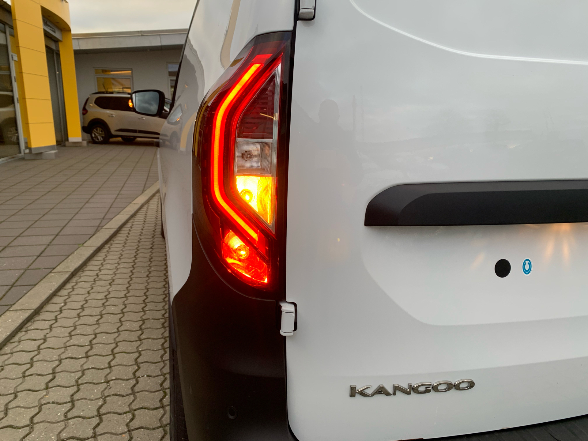 Billede af Renault Kangoo L1 E-TECH Open Sesame Tekno 120HK Van Aut.