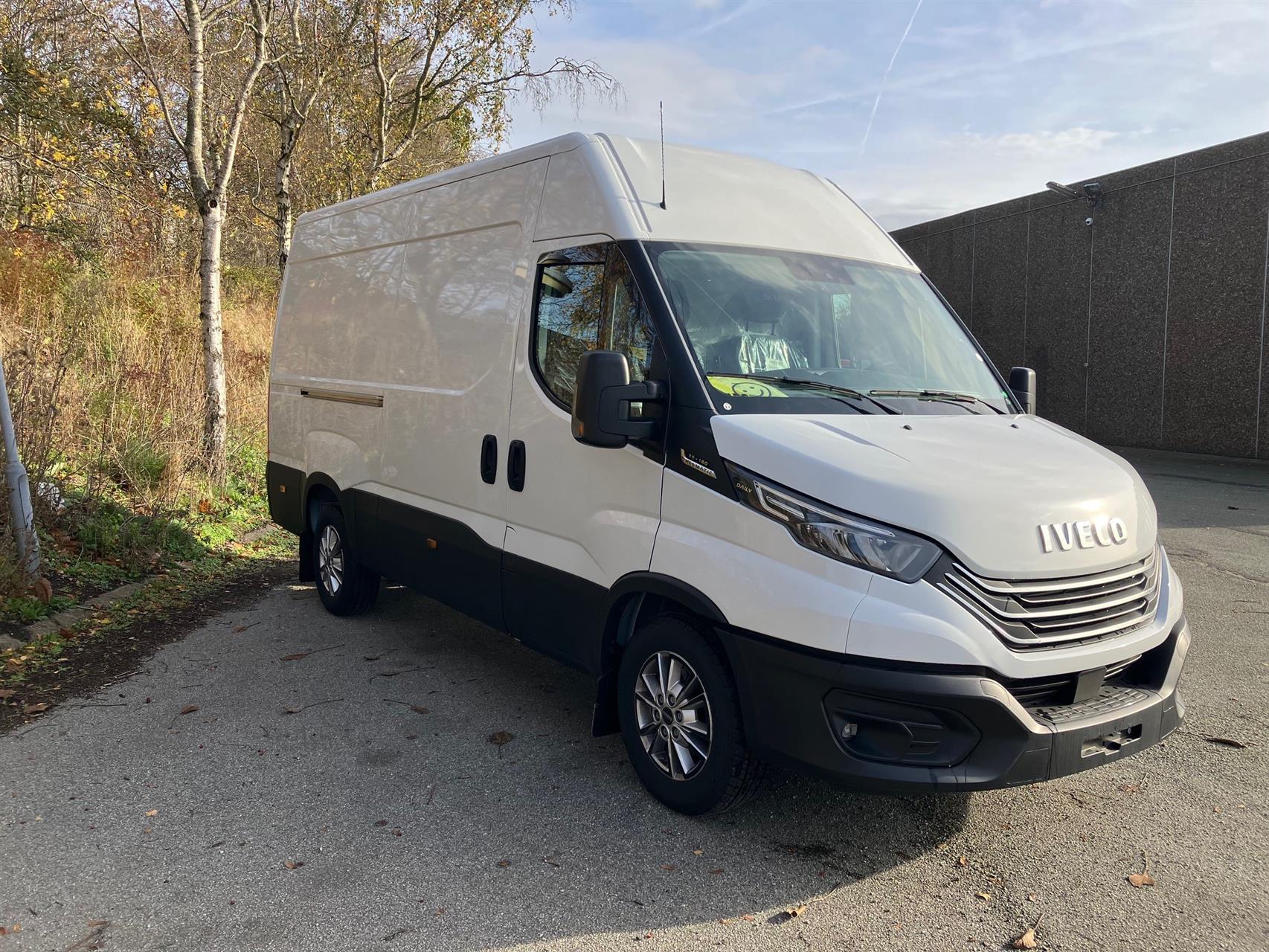 Billede af Iveco Daily 35S16 12m3 2,3 D Hi-Matic 156HK Van 8g Aut.