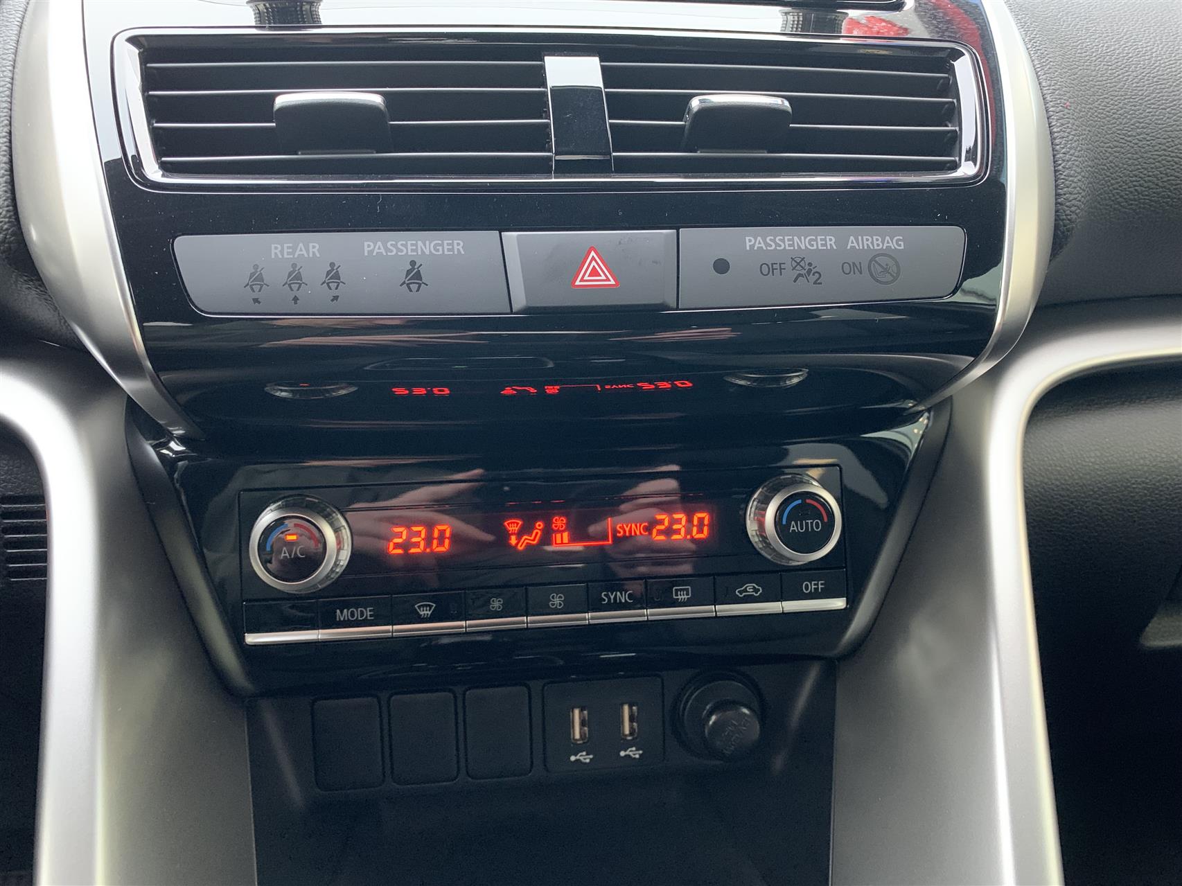 Billede af Mitsubishi Eclipse Cross 2,4 Plugin-hybrid Sport Tech 4WD 188HK 5d Trinl. Gear