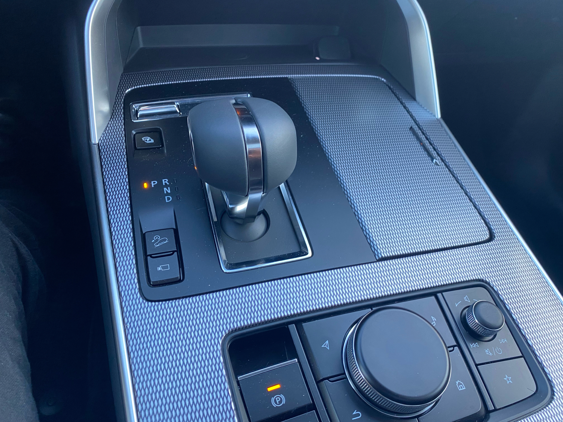 Billede af Mazda CX-60 2,5 e-Skyactiv  Plugin-hybrid Homura AWD 327HK 5d 8g Aut.