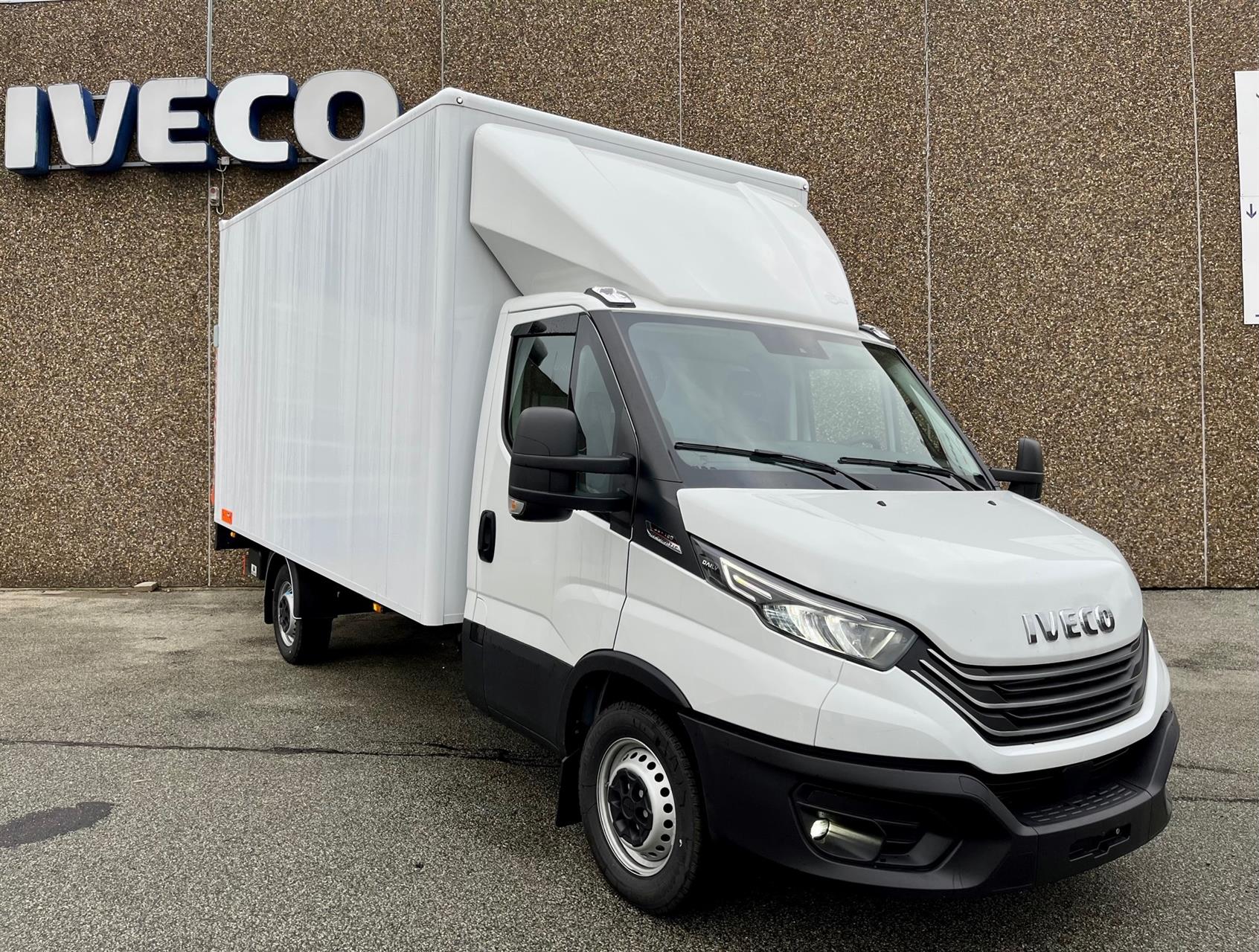 Billede af Iveco Daily 35S18 4100mm 3,0 D m/Alukasse med lift 180HK Ladv./Chas. 8g Aut.