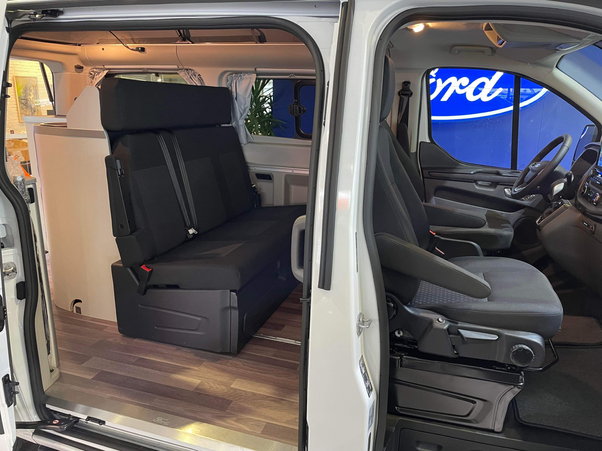 Billede af Ford Transit Custom Nugget 340 L2 2,0 TDCi 185HK 5d 6g Aut.