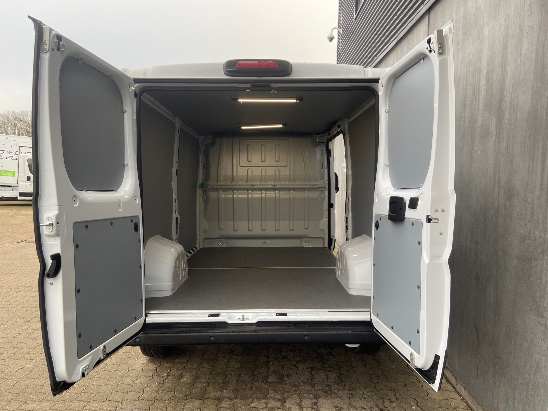 Billede af Fiat E-Ducato 35 Maxi L2H1 EL 122HK Van Trinl. Gear