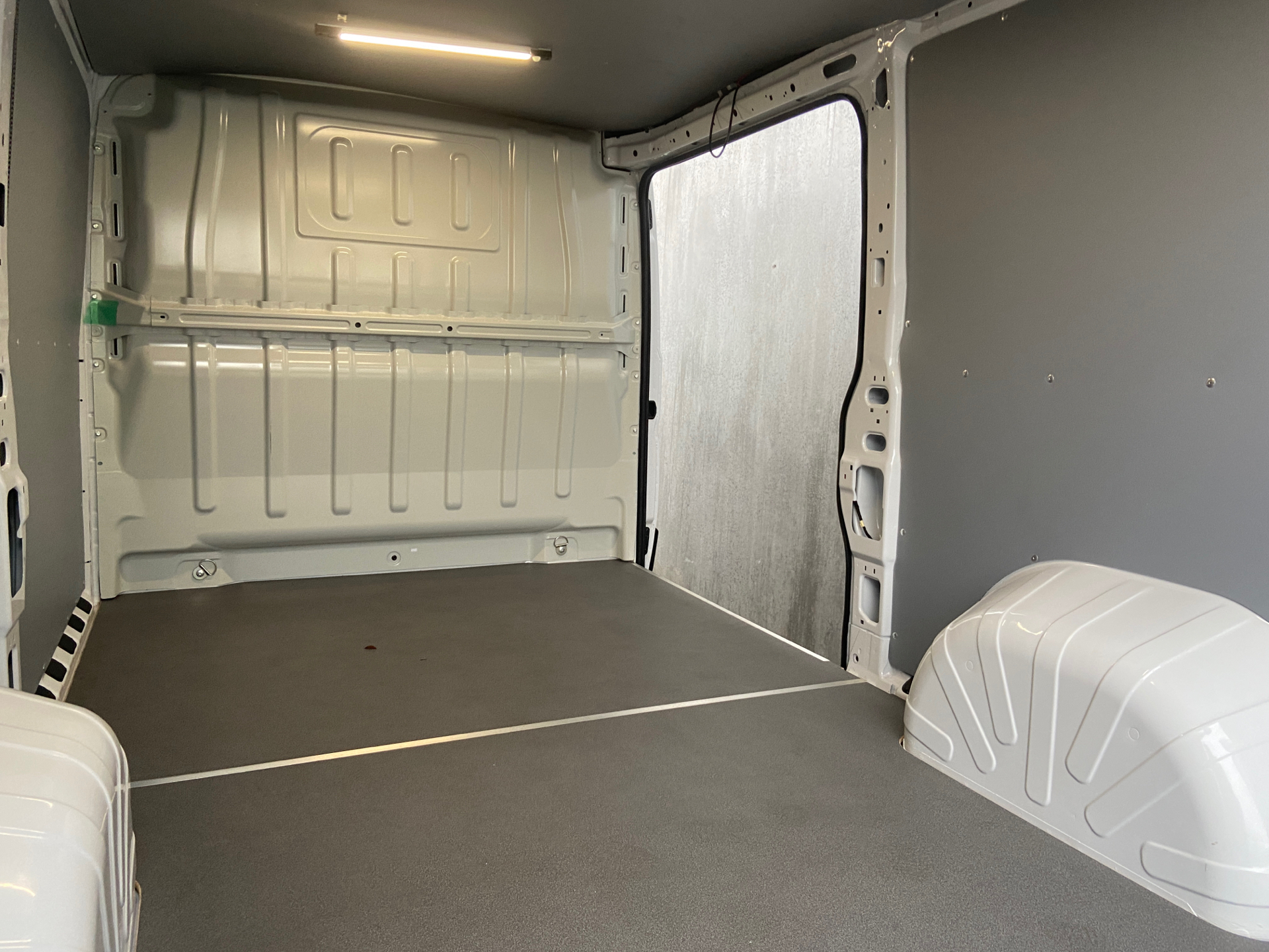Billede af Fiat E-Ducato 35 Maxi L2H1 EL 122HK Van Aut.