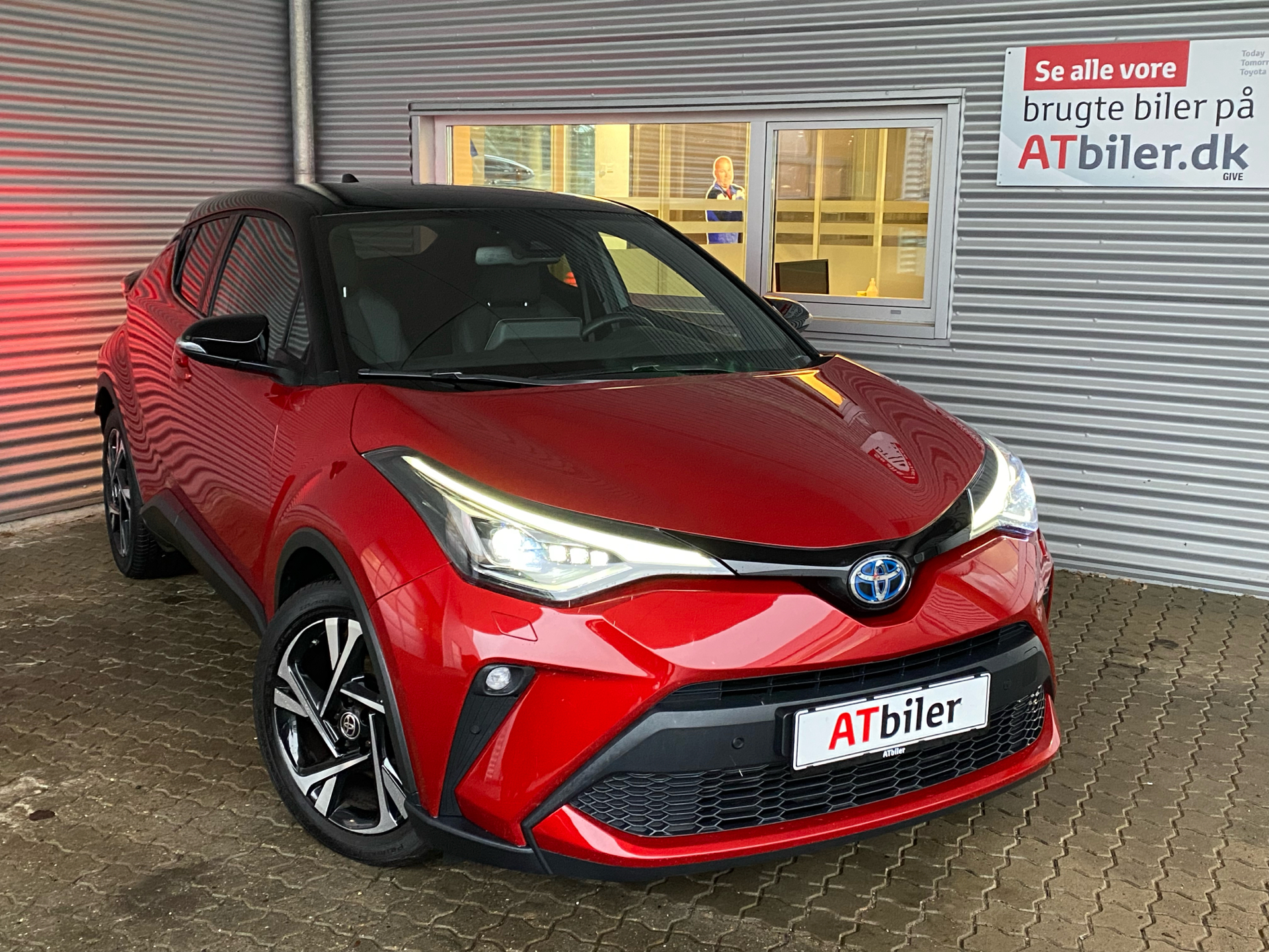 Billede af Toyota C-HR 2,0 Hybrid C-LUB Premium Multidrive S 184HK 5d Aut.