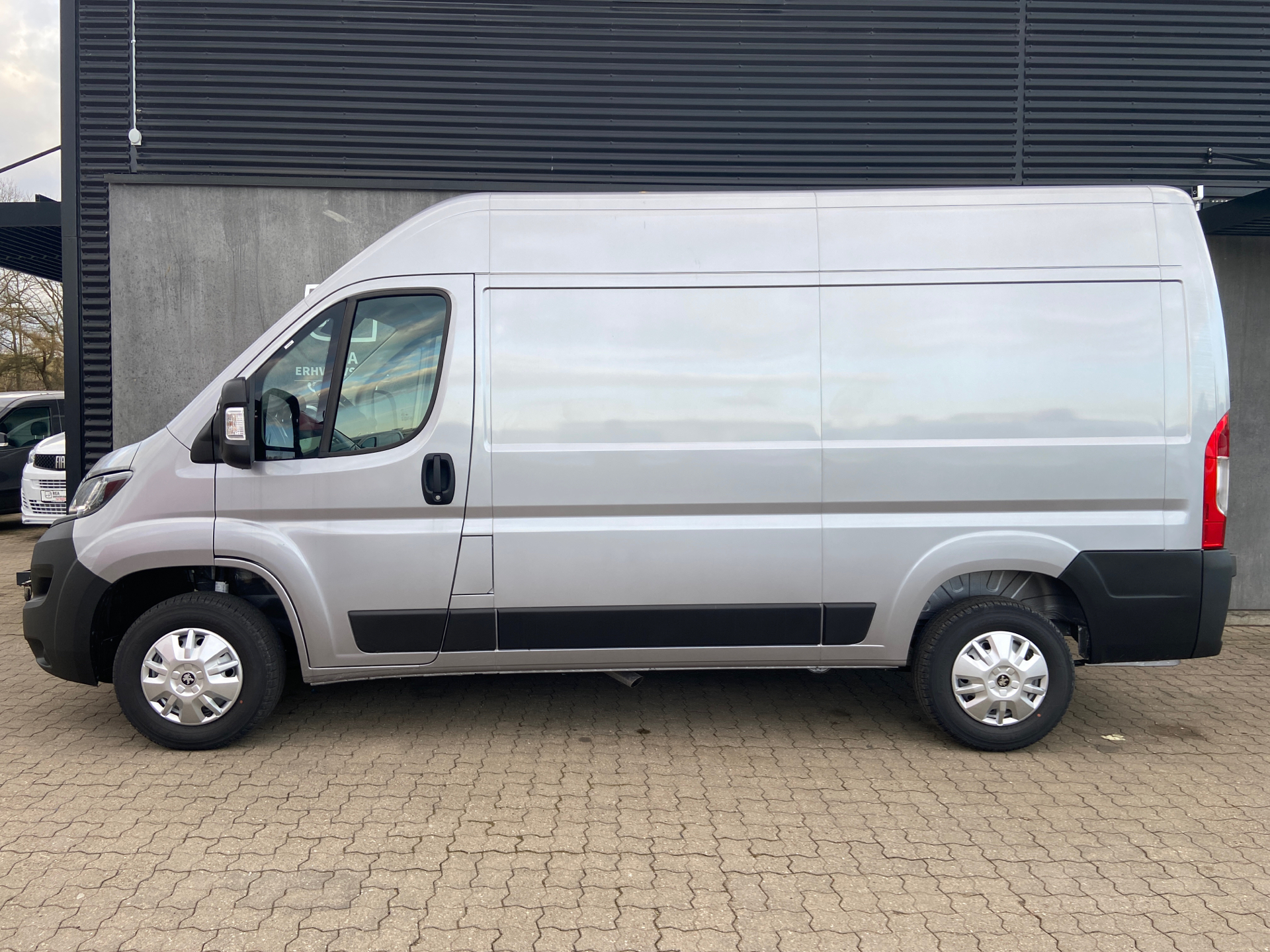 Billede af Peugeot Boxer 333 L2H2 2,2 BlueHDi Premium 140HK Van 6g