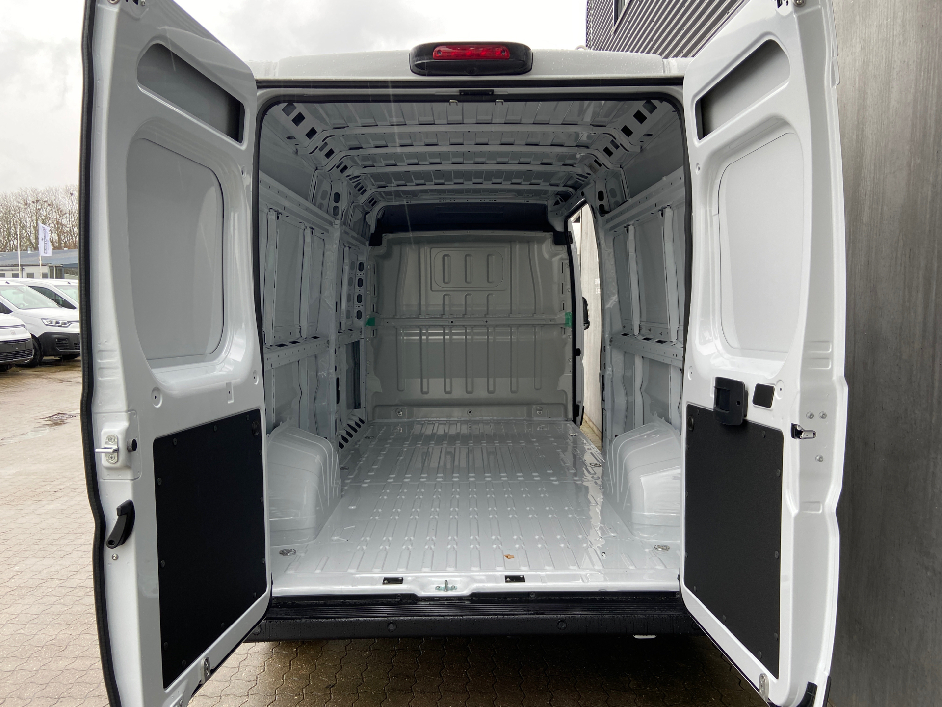 Billede af Peugeot Boxer 333 L3H2 2,2 BlueHDi Premium 140HK Van 6g