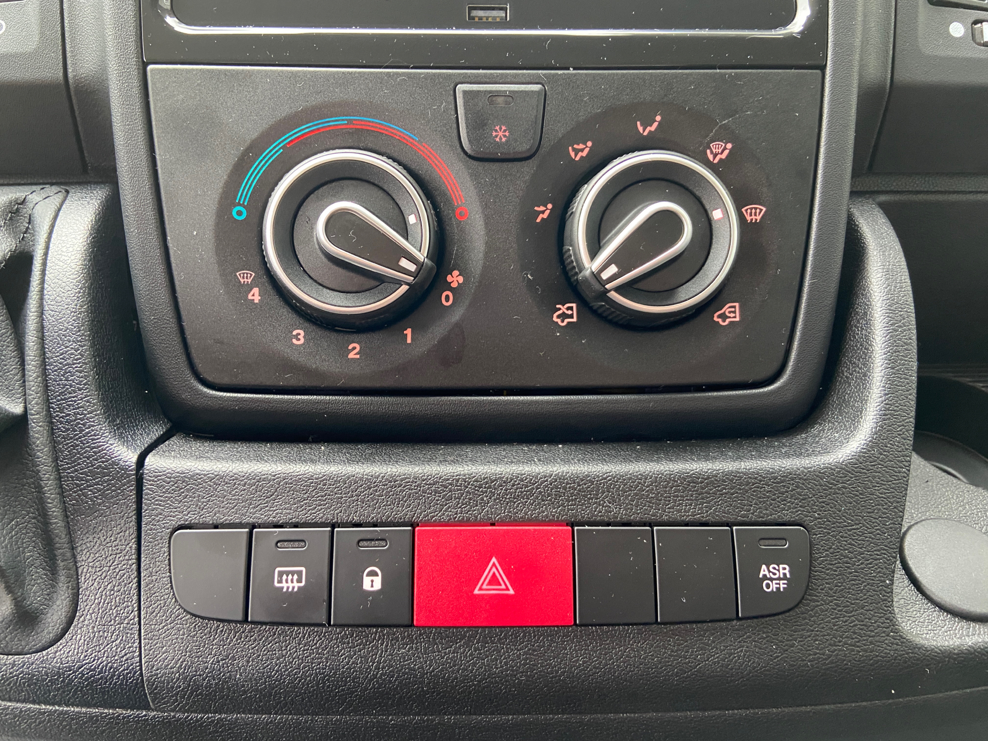 Billede af Peugeot Boxer 335 L3H2 2,2 BlueHDi Premium 140HK Van 6g