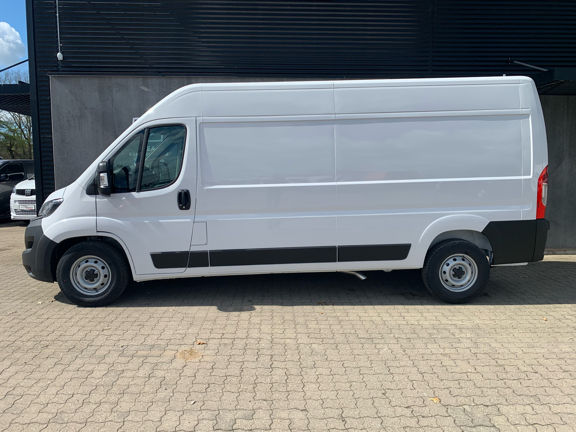 Billede af Fiat Ducato 35 L3H2 2,3 MJT Professional Plus 140HK Van 9g Aut.