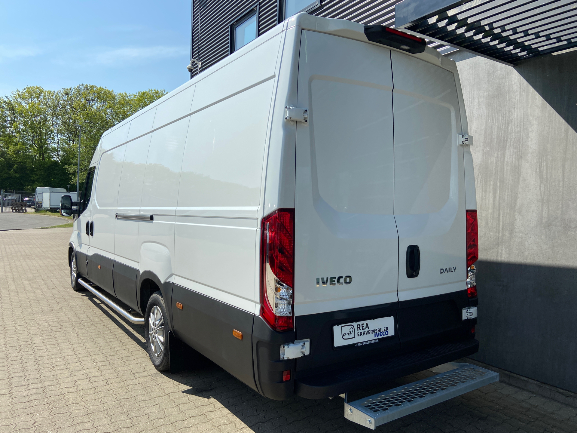 Billede af Iveco Daily 35S18 16m3 3,0 D 180HK Van 8g Aut.