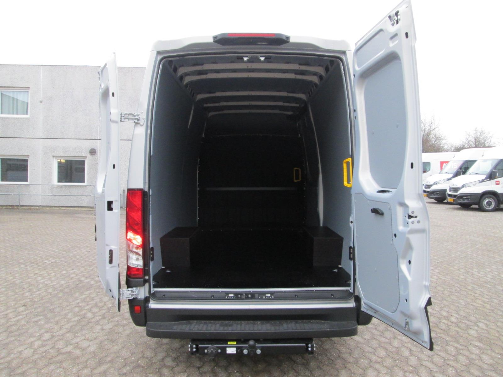 Billede af Iveco Daily 35S21 12m3 3,0 D Hi-Matic 210HK Van 8g Aut.