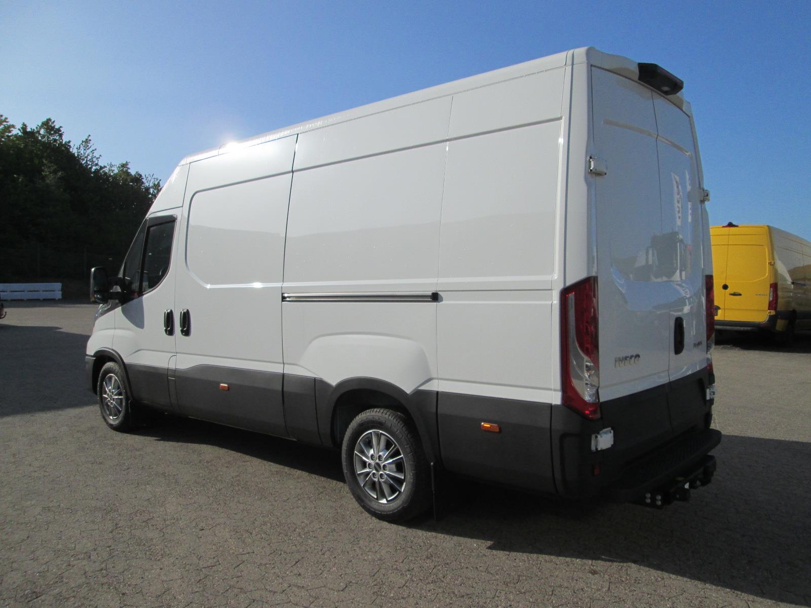 Billede af Iveco Daily 35S18 12m3 3,0 D 180HK Van 8g Aut.