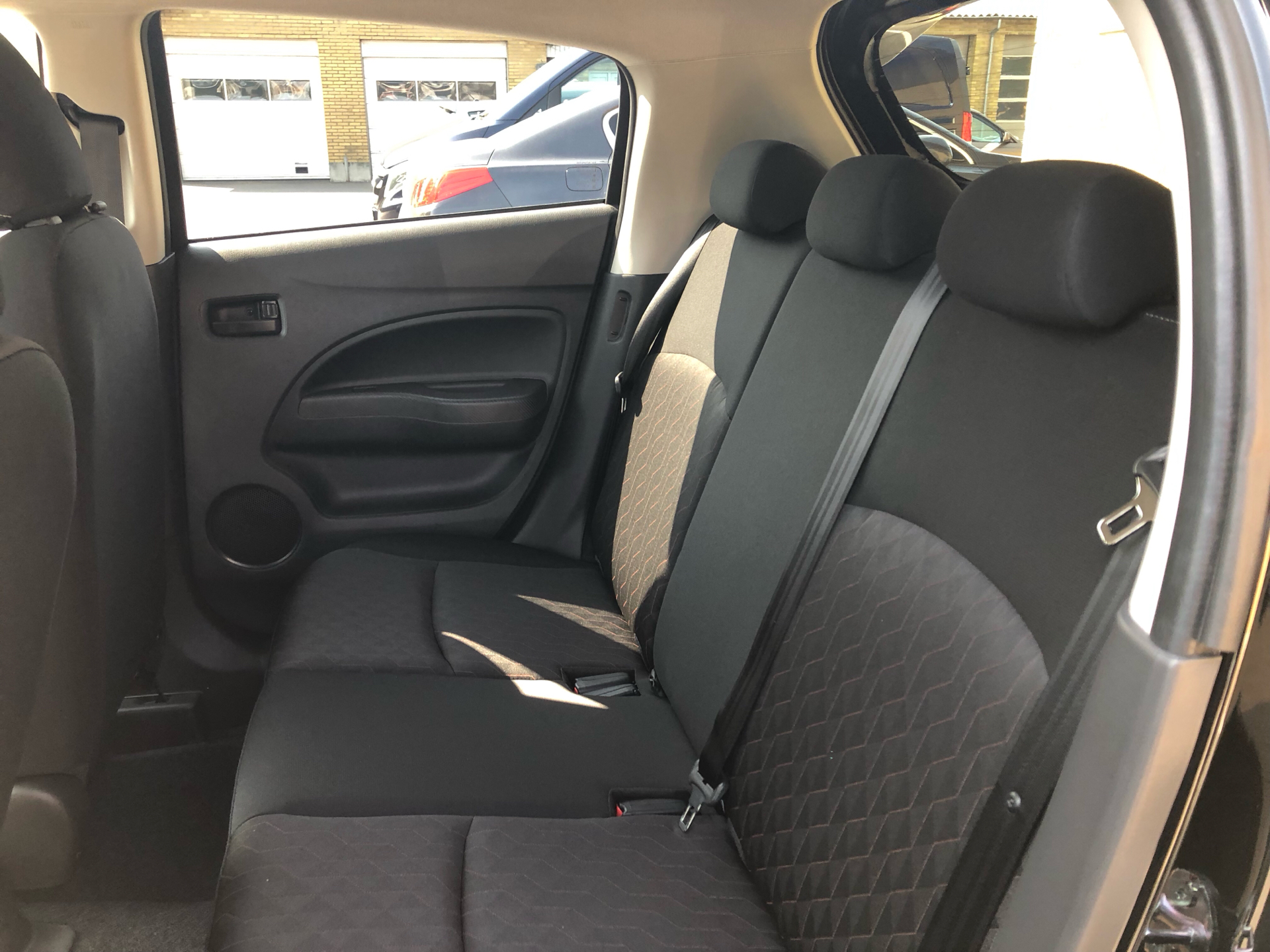 Billede af Mitsubishi Space Star 1,2 Cosmic AS&G CVT 71HK 5d Aut.