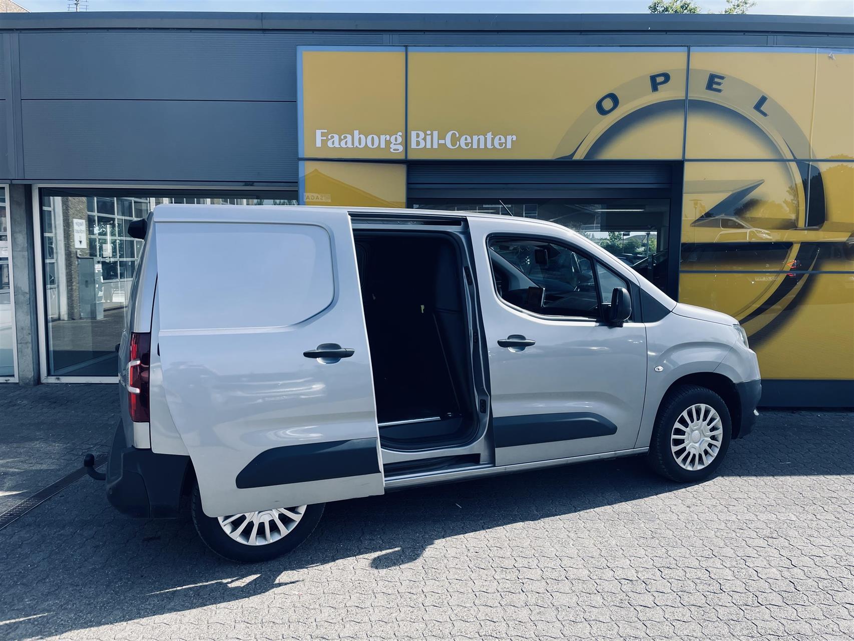 Billede af Toyota Proace City Medium 1,5 D Comfort Smart Active Vision 130HK Van 8g Aut.