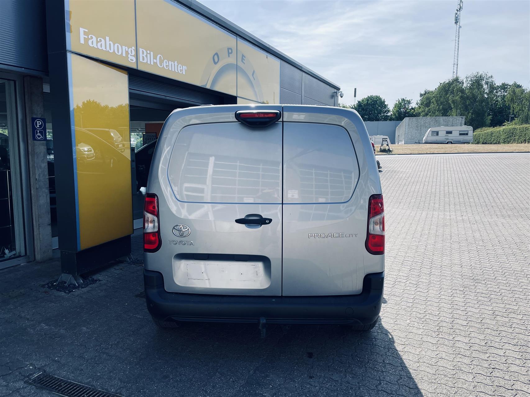 Billede af Toyota Proace City Medium 1,5 D Comfort Smart Active Vision 130HK Van 8g Aut.