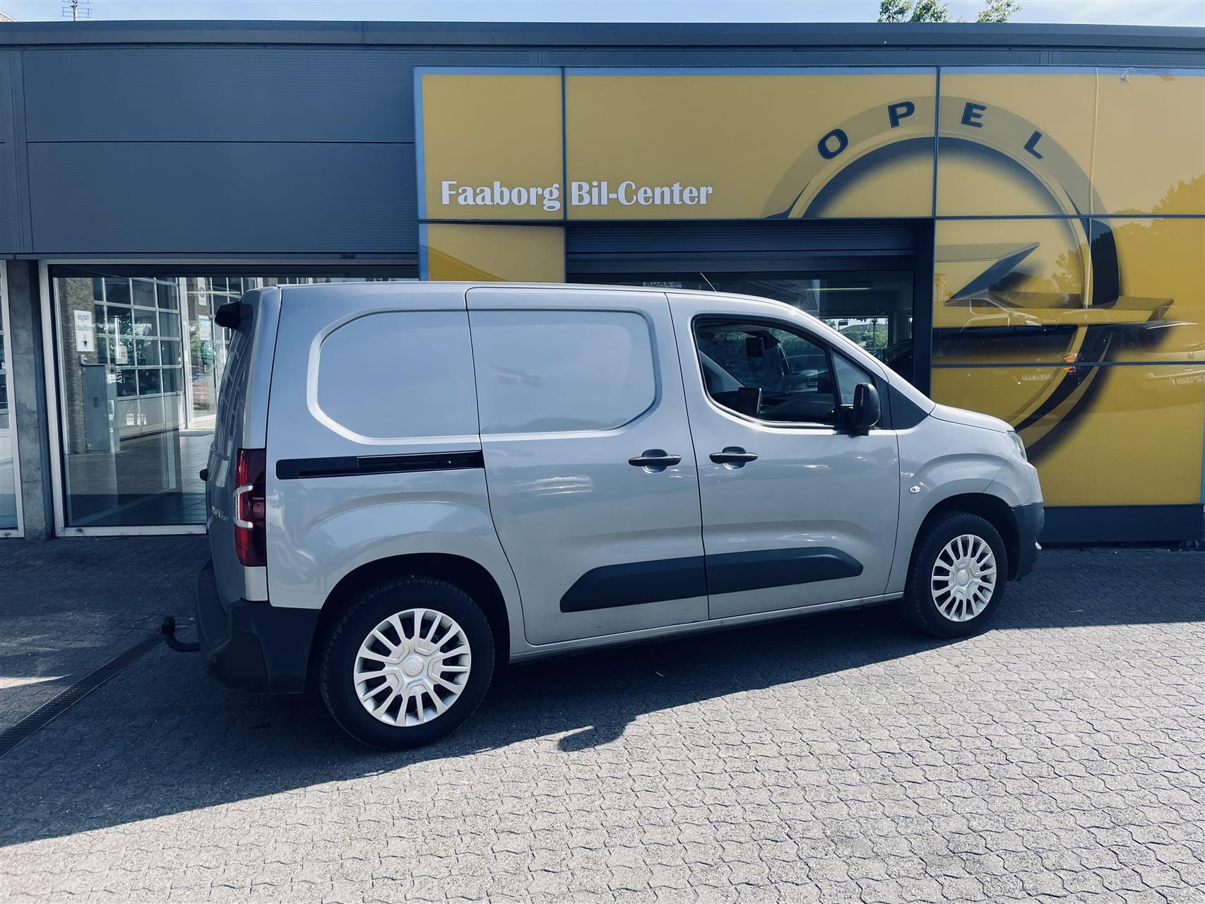Billede af Toyota Proace City Medium 1,5 D Comfort Smart Active Vision 130HK Van 8g Aut.