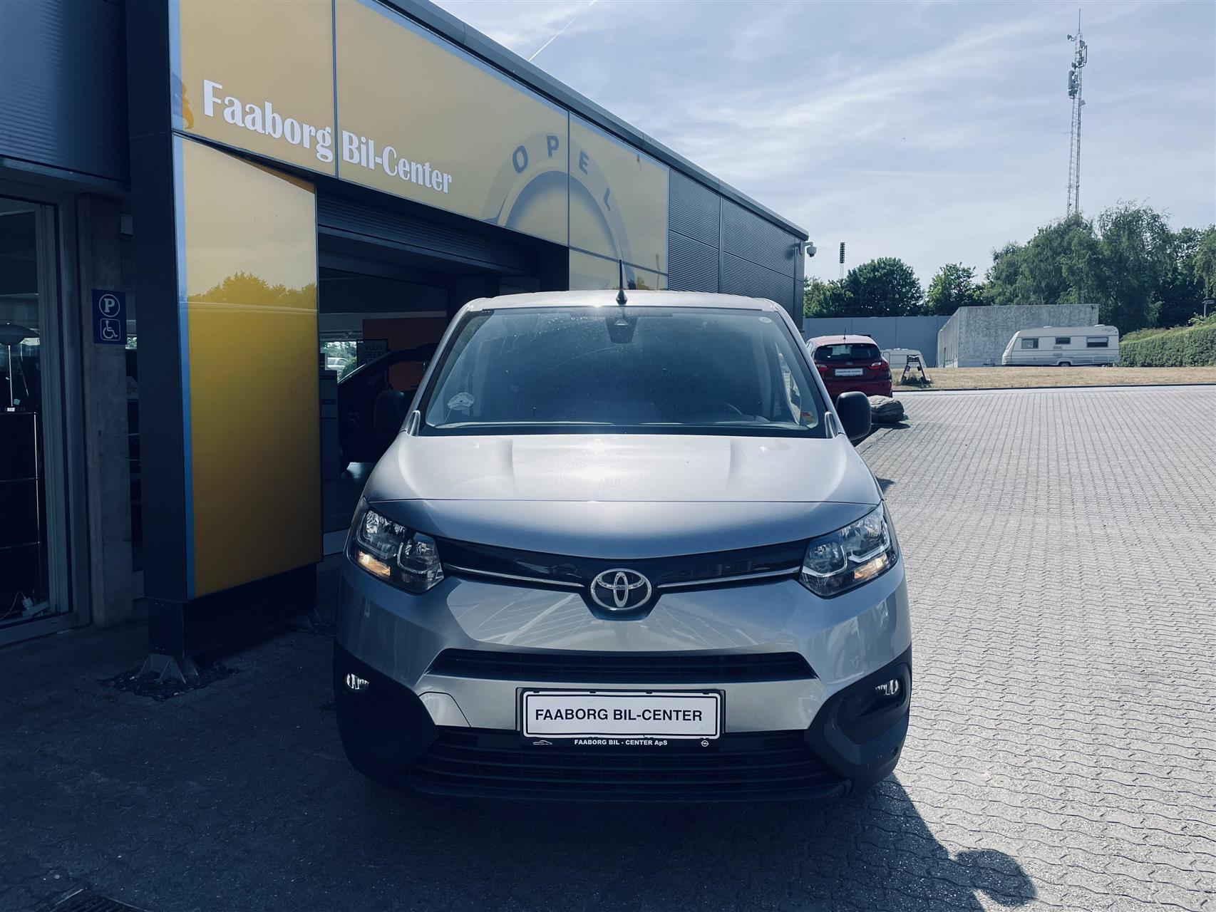 Billede af Toyota Proace City Medium 1,5 D Comfort Smart Active Vision 130HK Van 8g Aut.