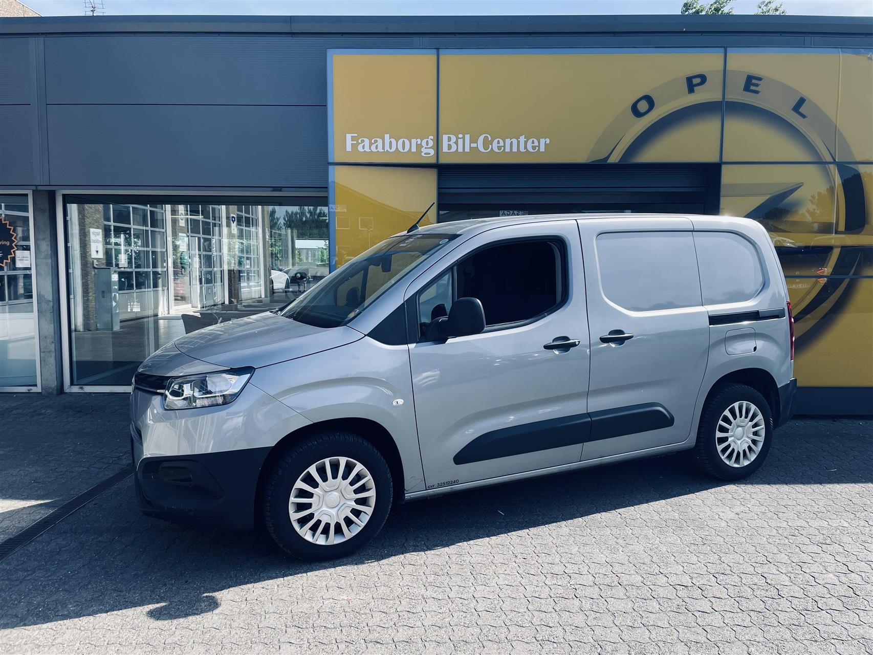 Billede af Toyota Proace City Medium 1,5 D Comfort Smart Active Vision 130HK Van 8g Aut.