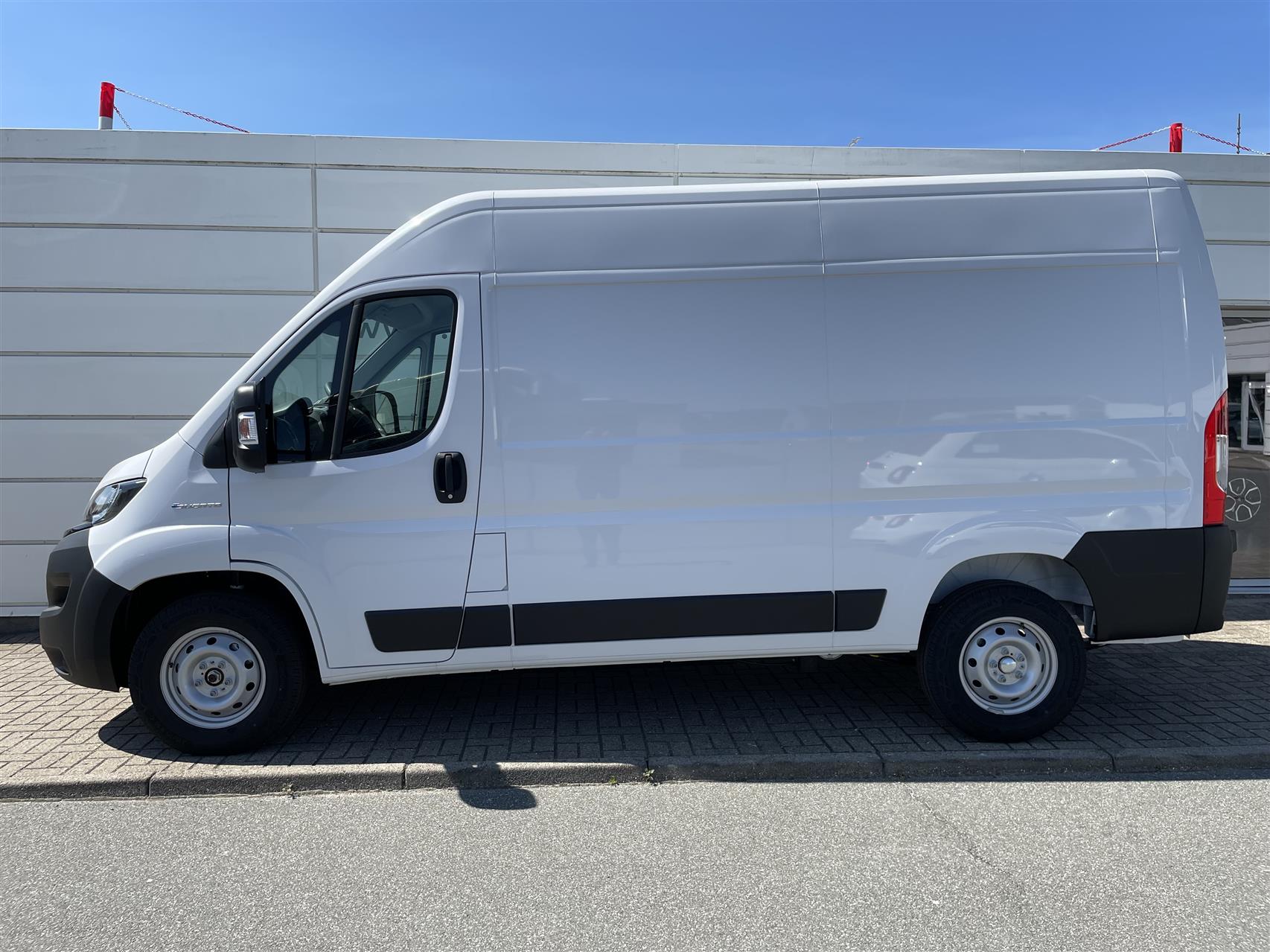 Billede af Fiat E-Ducato 35 Maxi L2H2 EL 122HK Van Trinl. Gear