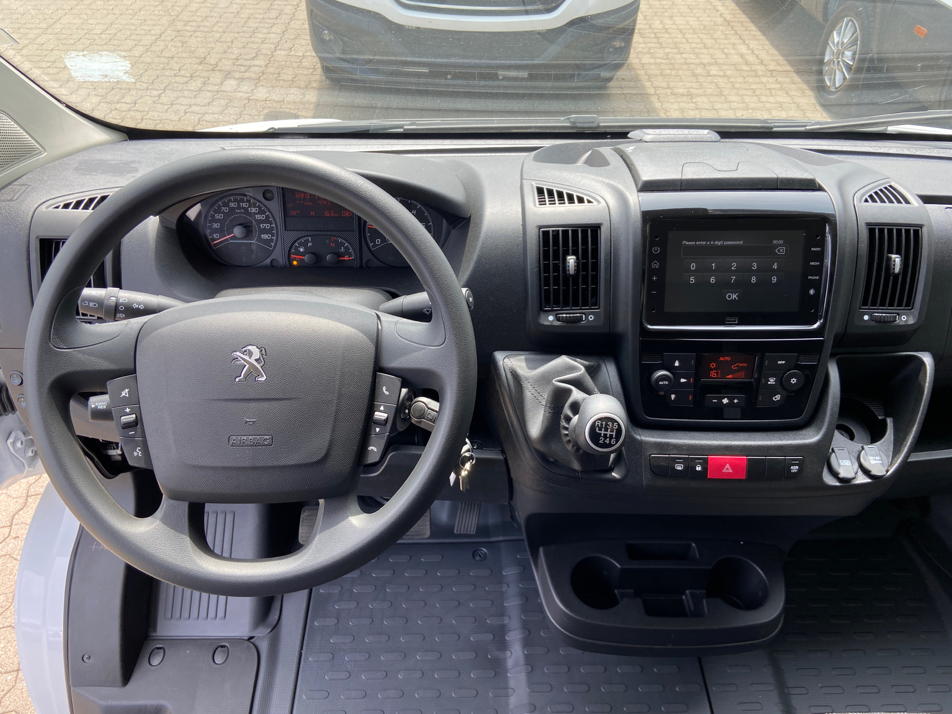 Billede af Peugeot Boxer 435 L3 2,2 BlueHDi Plus 165HK Ladv./Chas. 6g