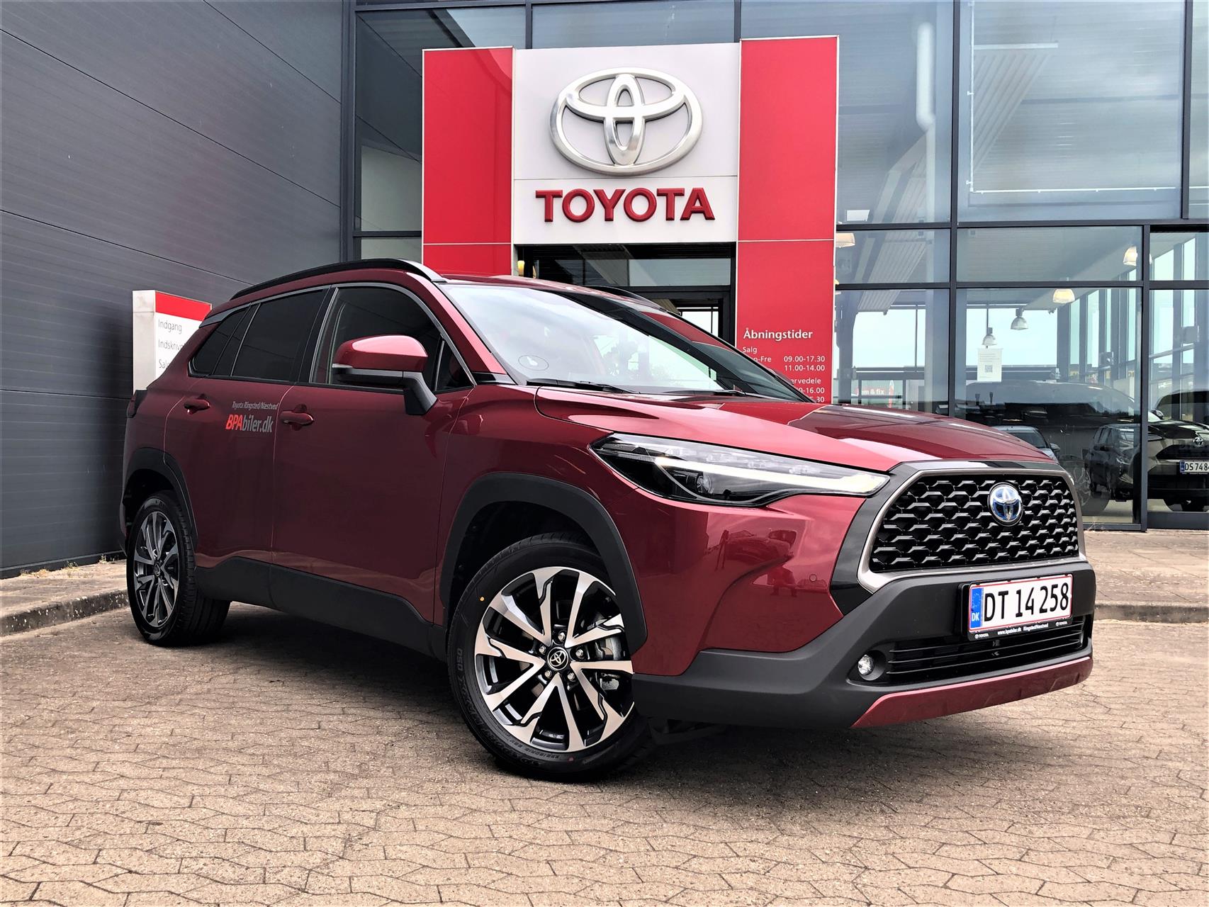 Billede af Toyota Corolla Cross 2,0 Hybrid Style Comfort E-CVT 197HK 5d Aut.