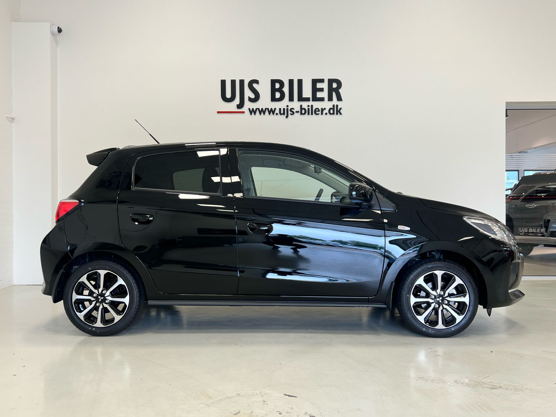 Billede af Mitsubishi Space Star 1,2 Invite+ AS&G 71HK 5d